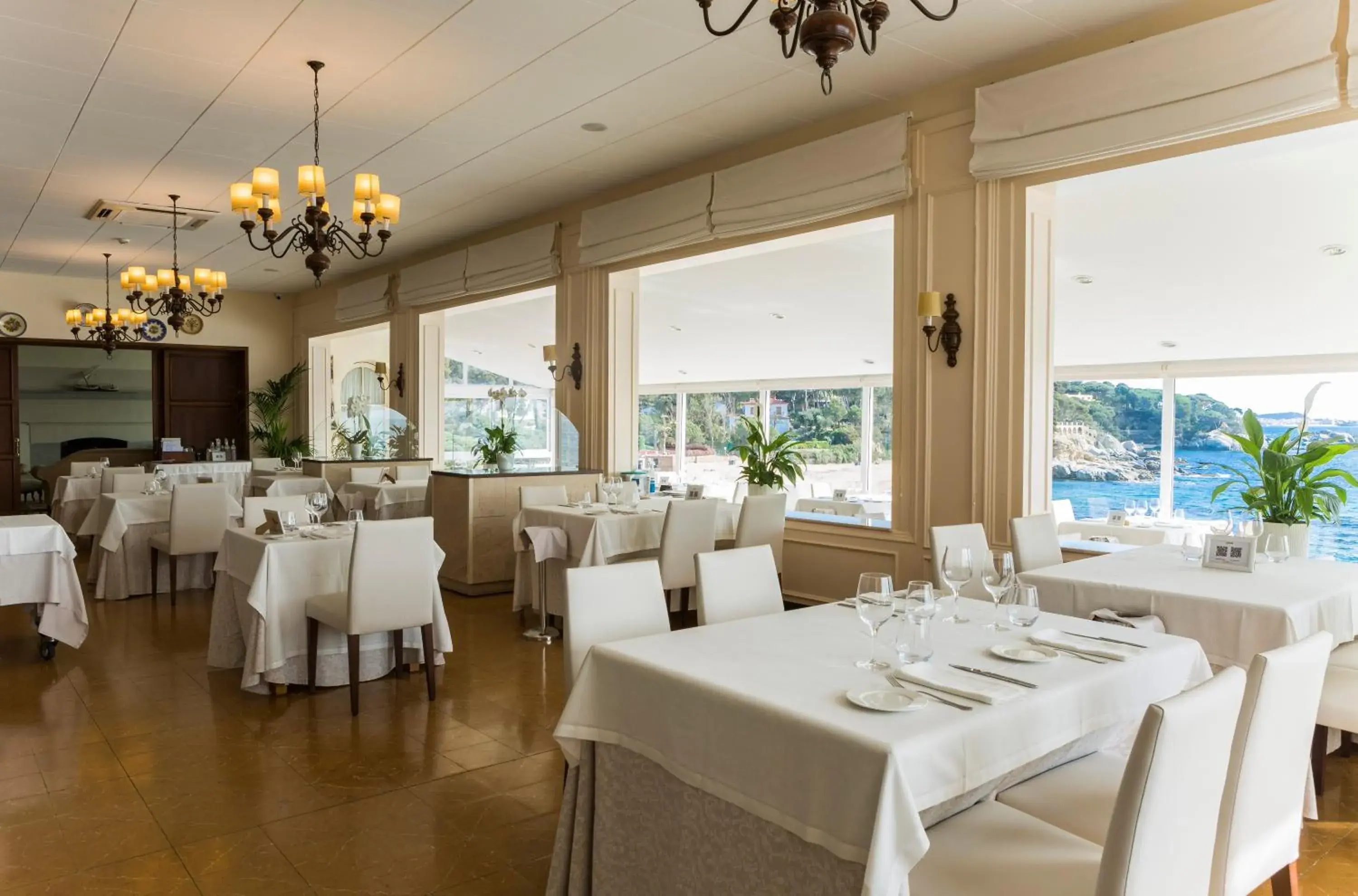 Restaurant/places to eat in Hotel Costa Brava Restaurant/places to eat in Hotel Costa Brava