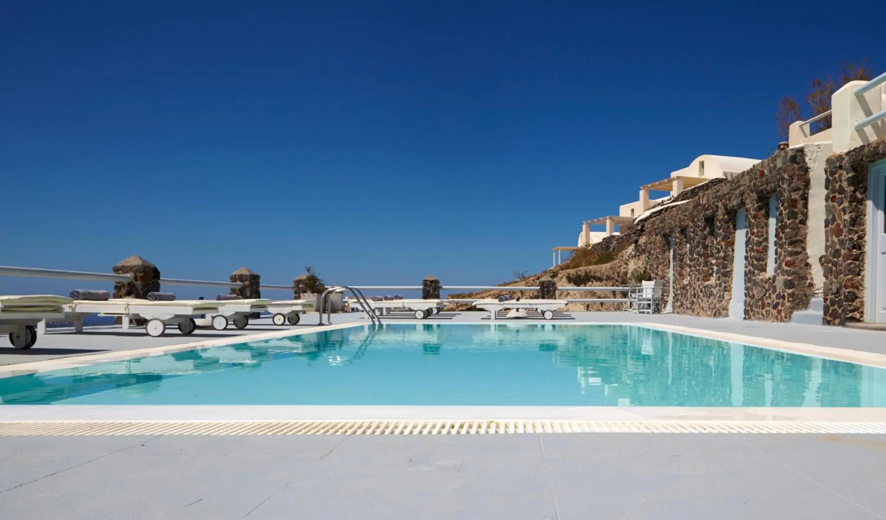 Swimming pool in Oia Suites Swimming pool in Oia Suites