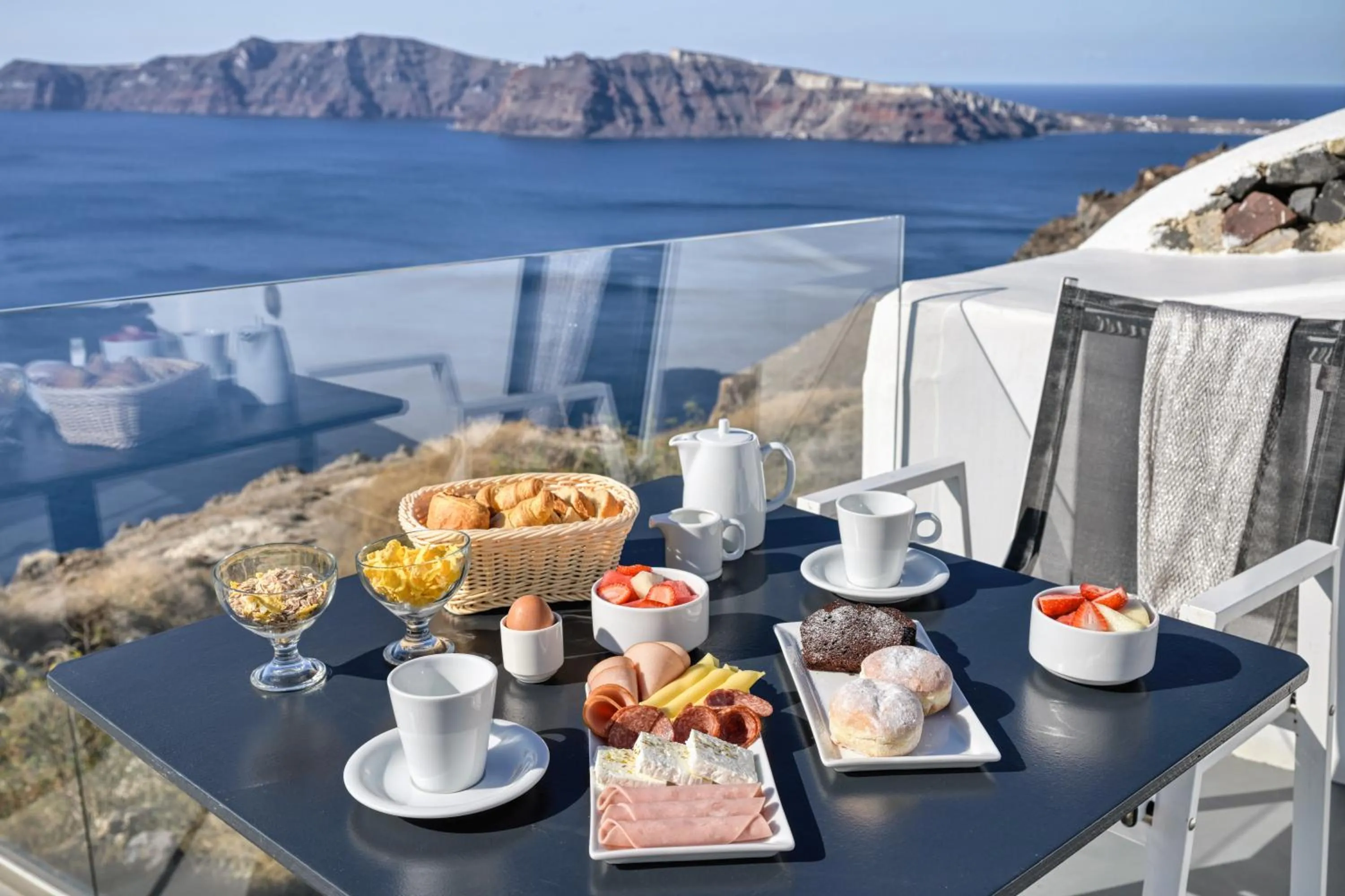 Breakfast in Oia Suites