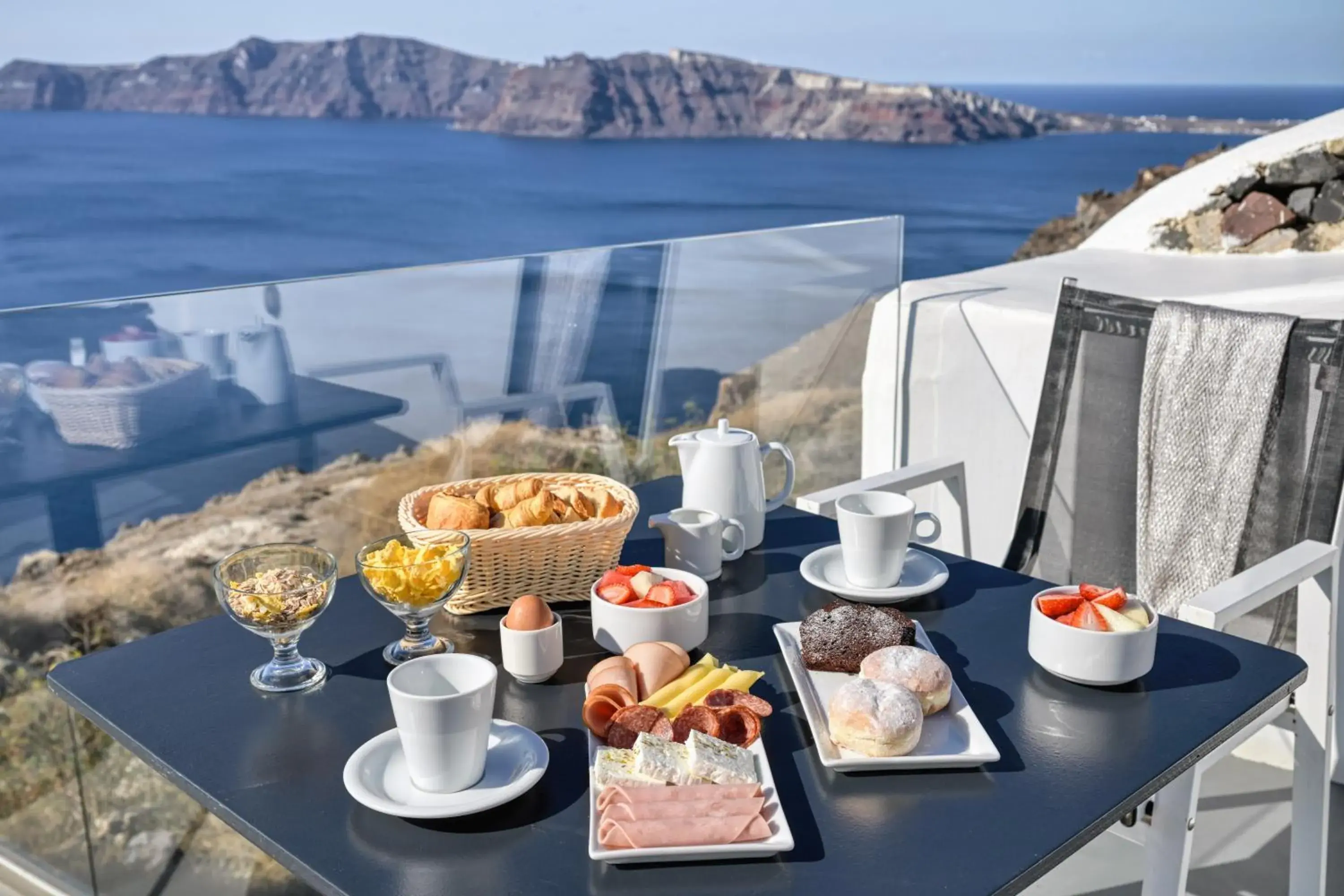 Breakfast in Oia Suites Breakfast in Oia Suites