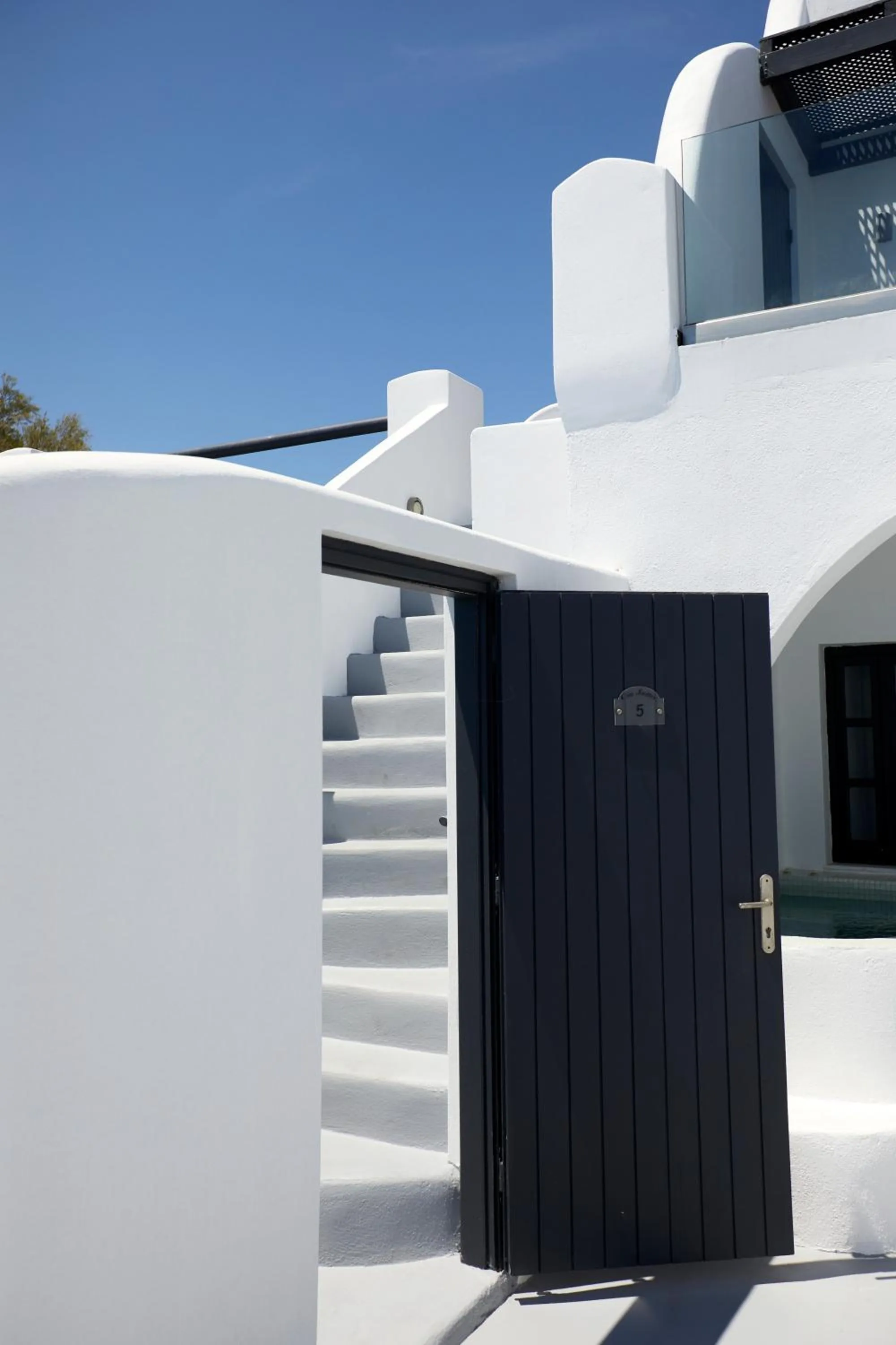 Facade/entrance in Oia Suites