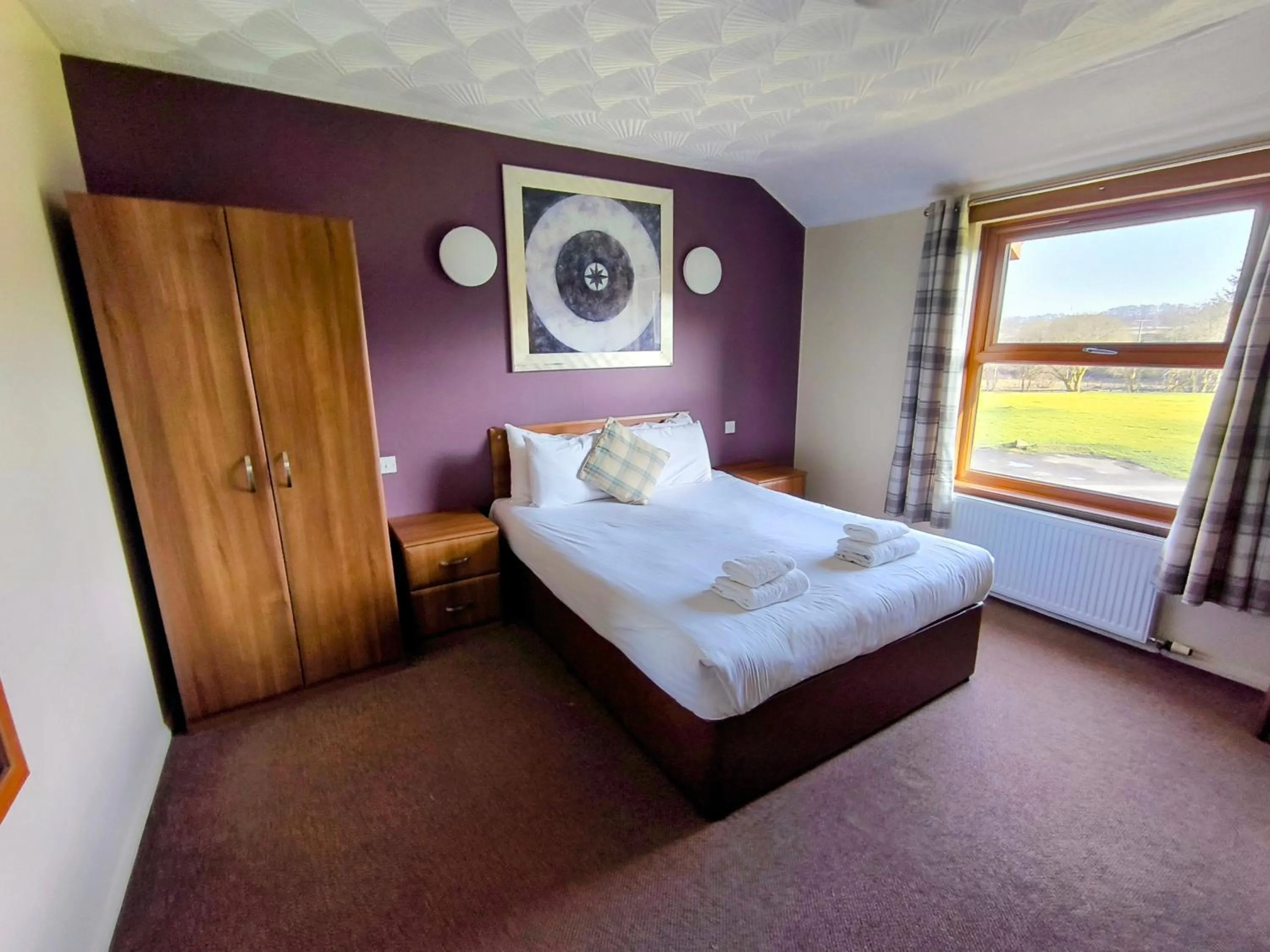 Bedroom, Bed in Rob Roy Hotel