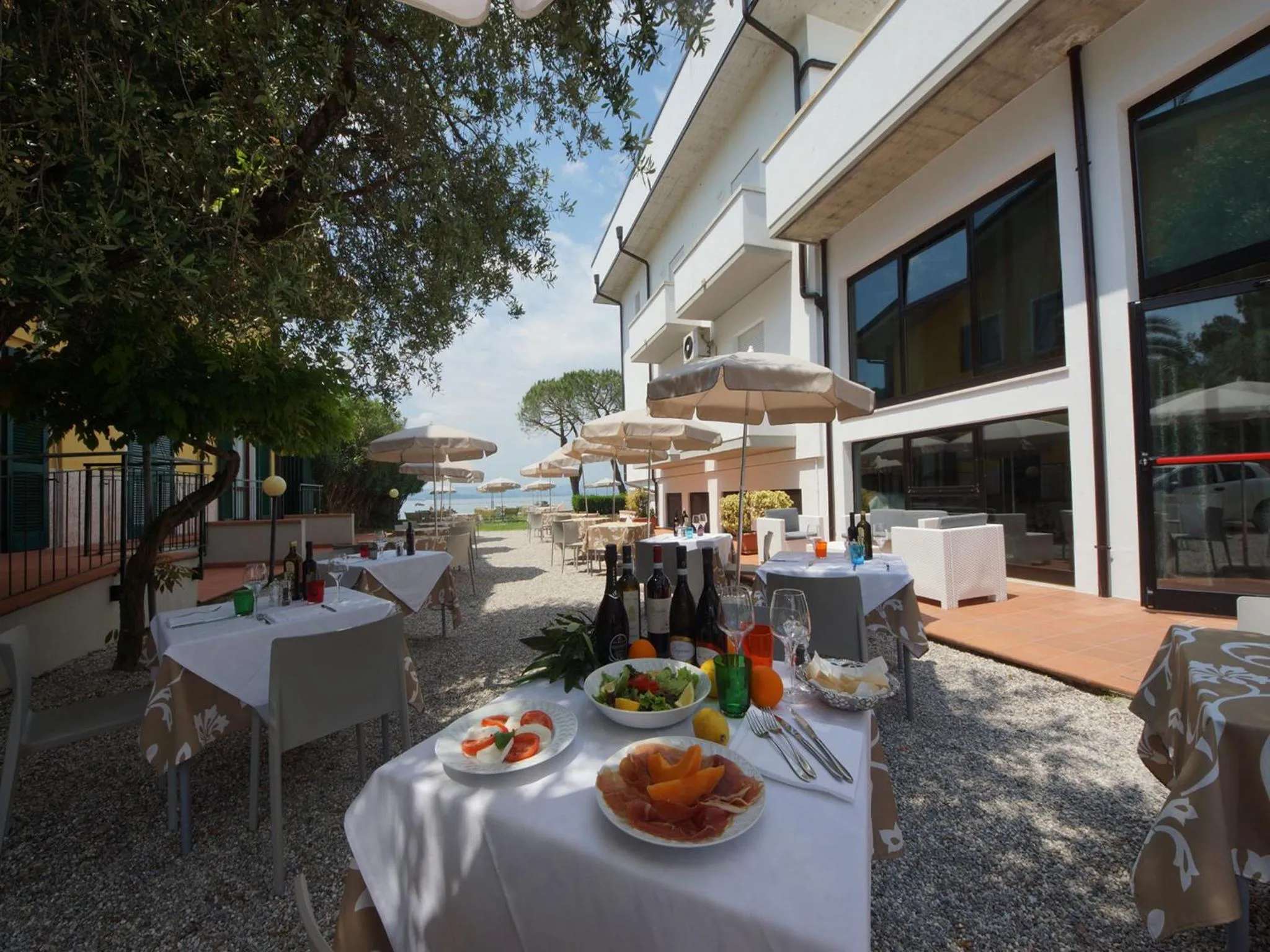 Food in Hotel Saviola
