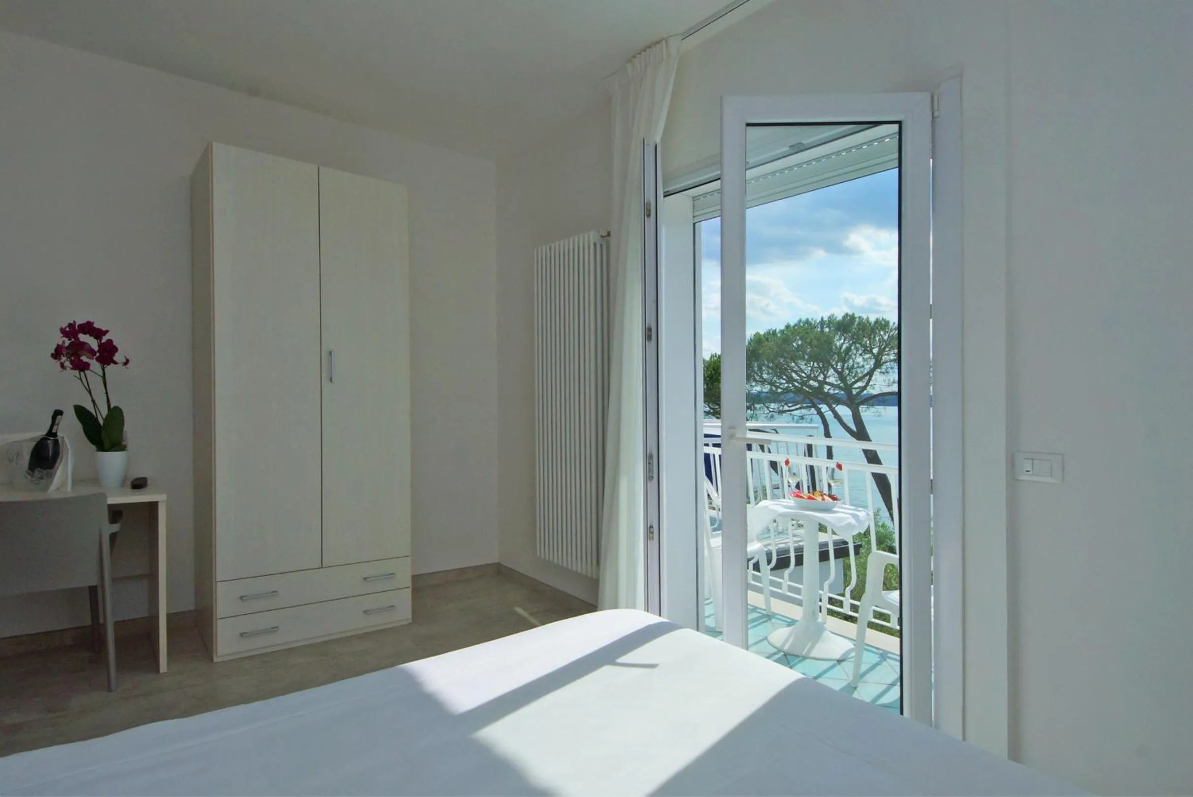 Photo of the whole room, Bed in Hotel Saviola