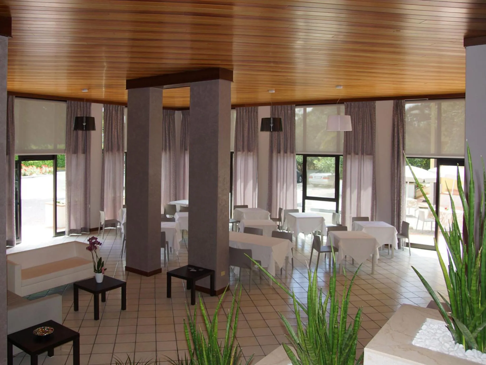 Restaurant/places to eat in Hotel Saviola
