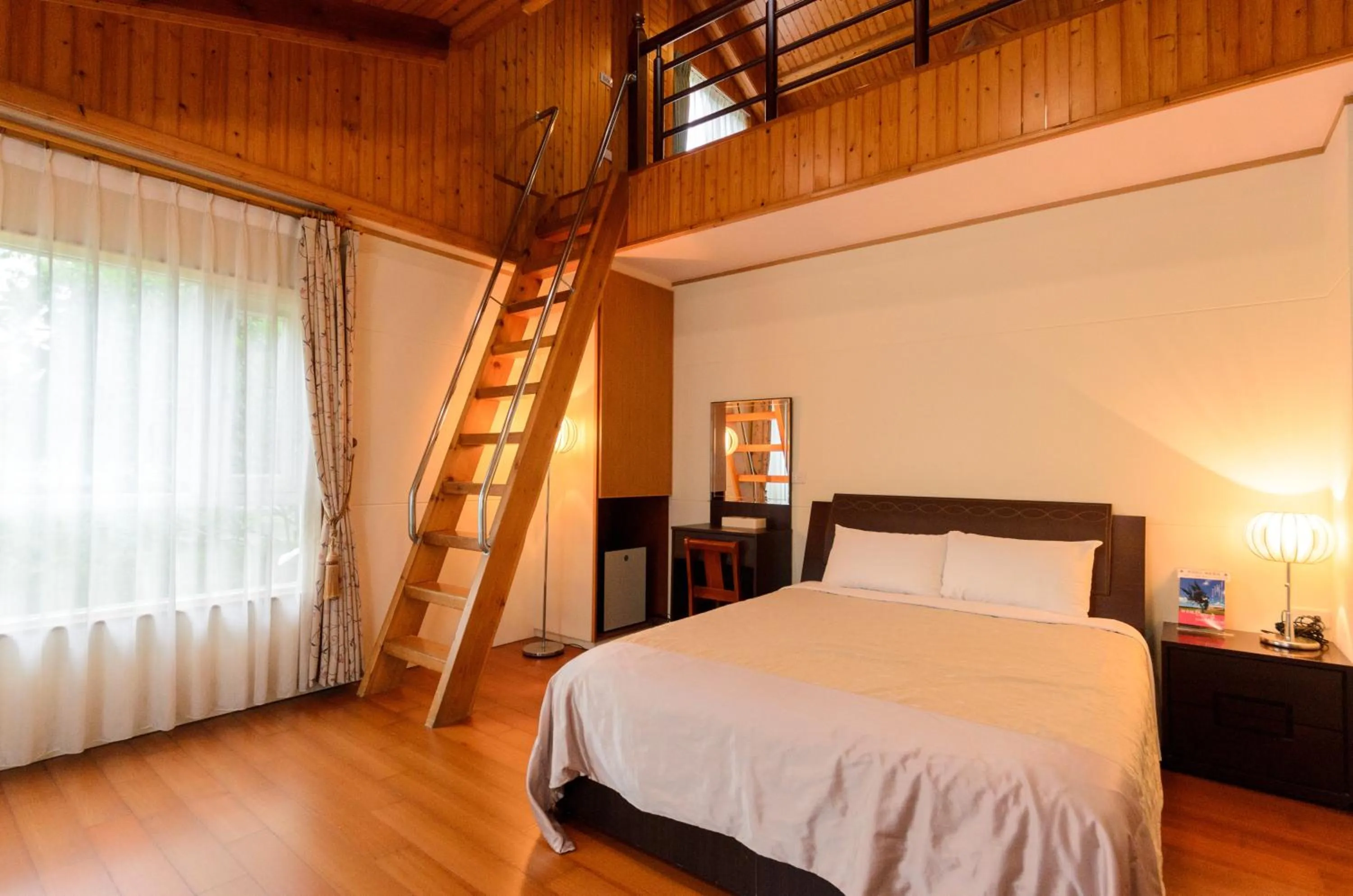 Bed in Yosemite Homestay