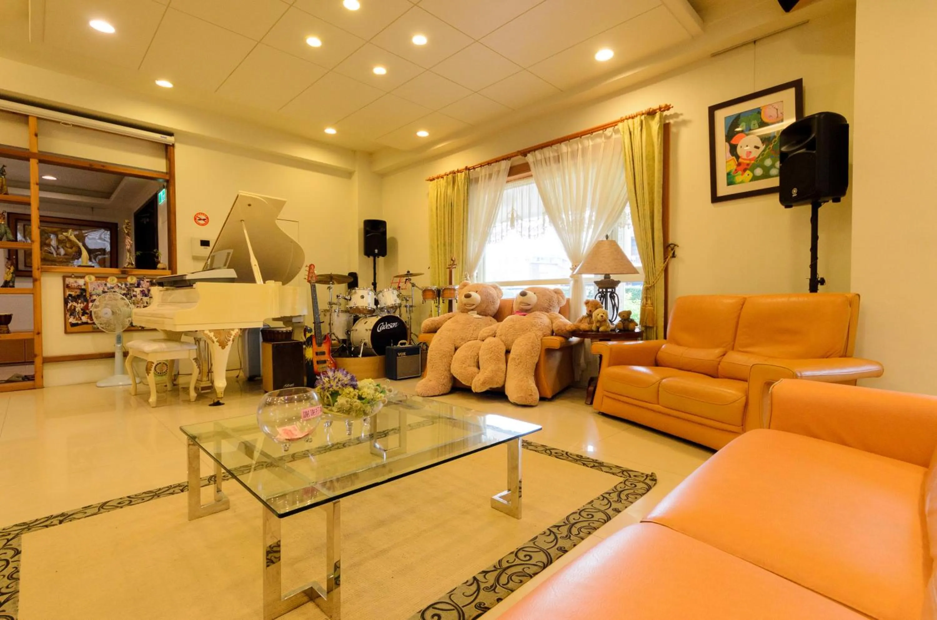 Living room in Yosemite Homestay