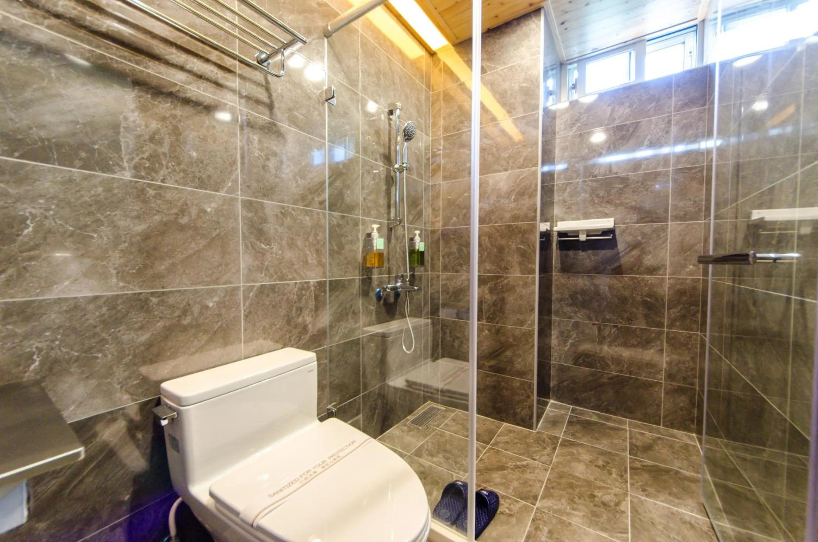 Shower in Yosemite Homestay