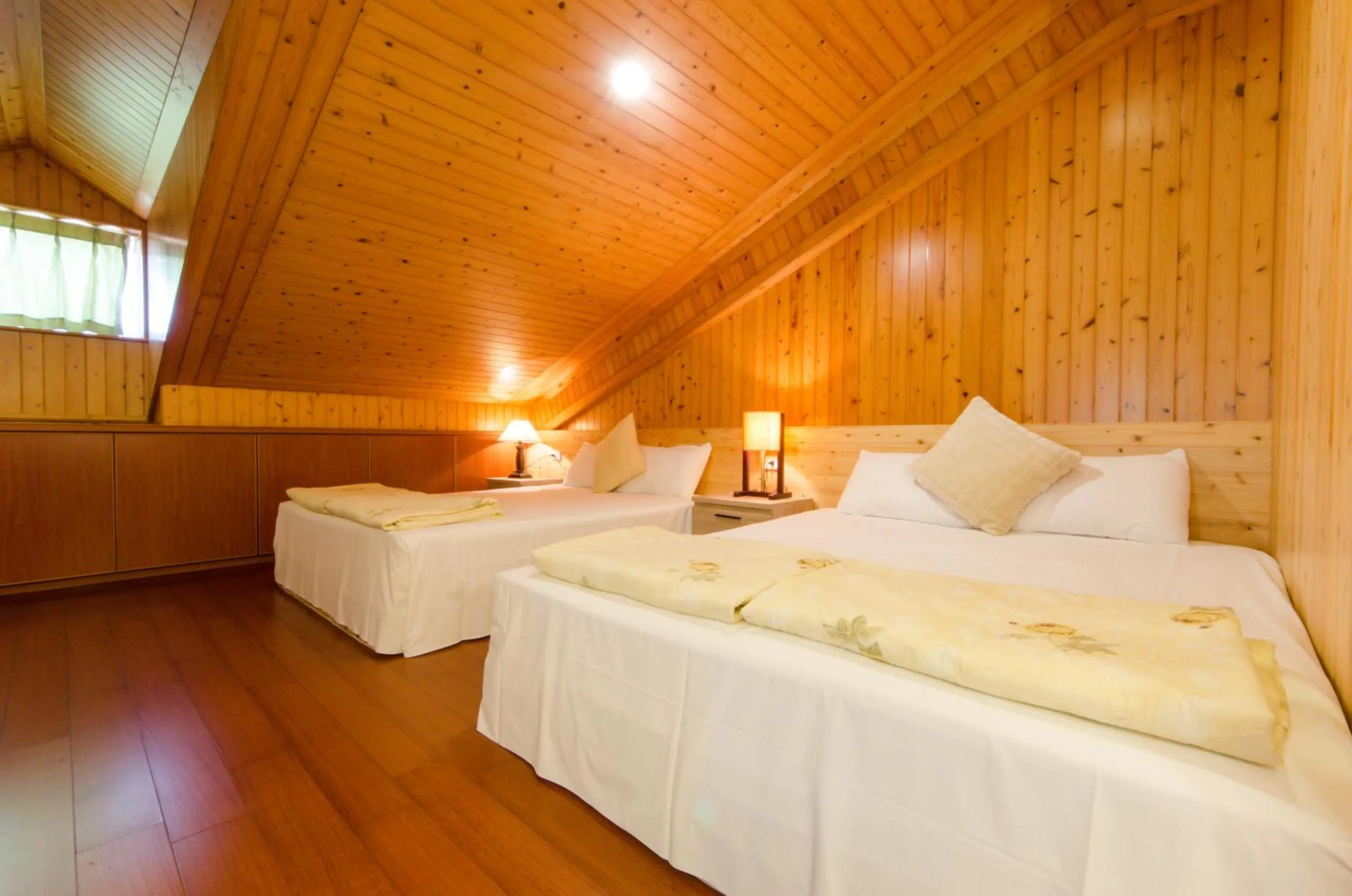 Bed in Yosemite Homestay