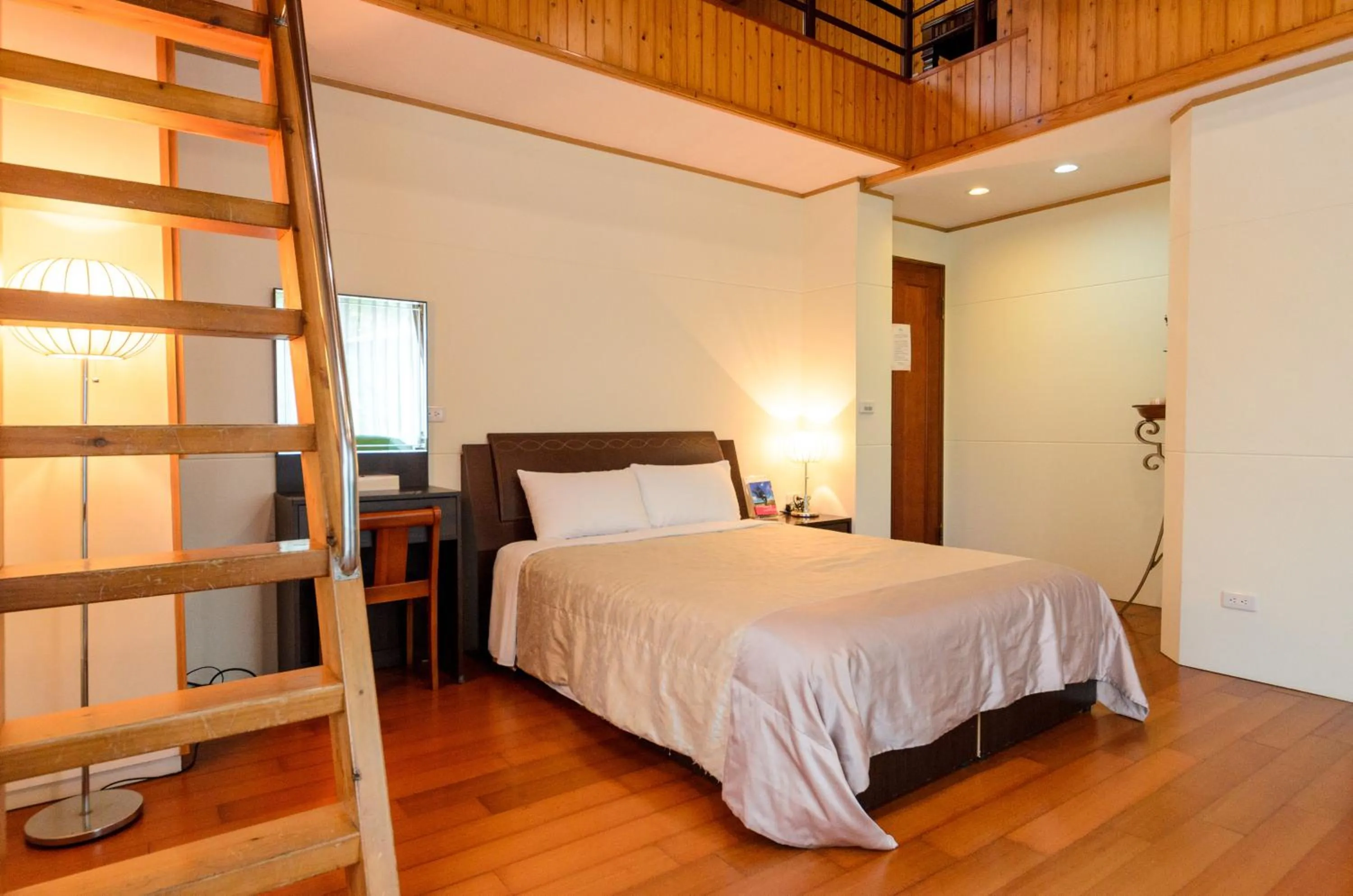 Bed in Yosemite Homestay