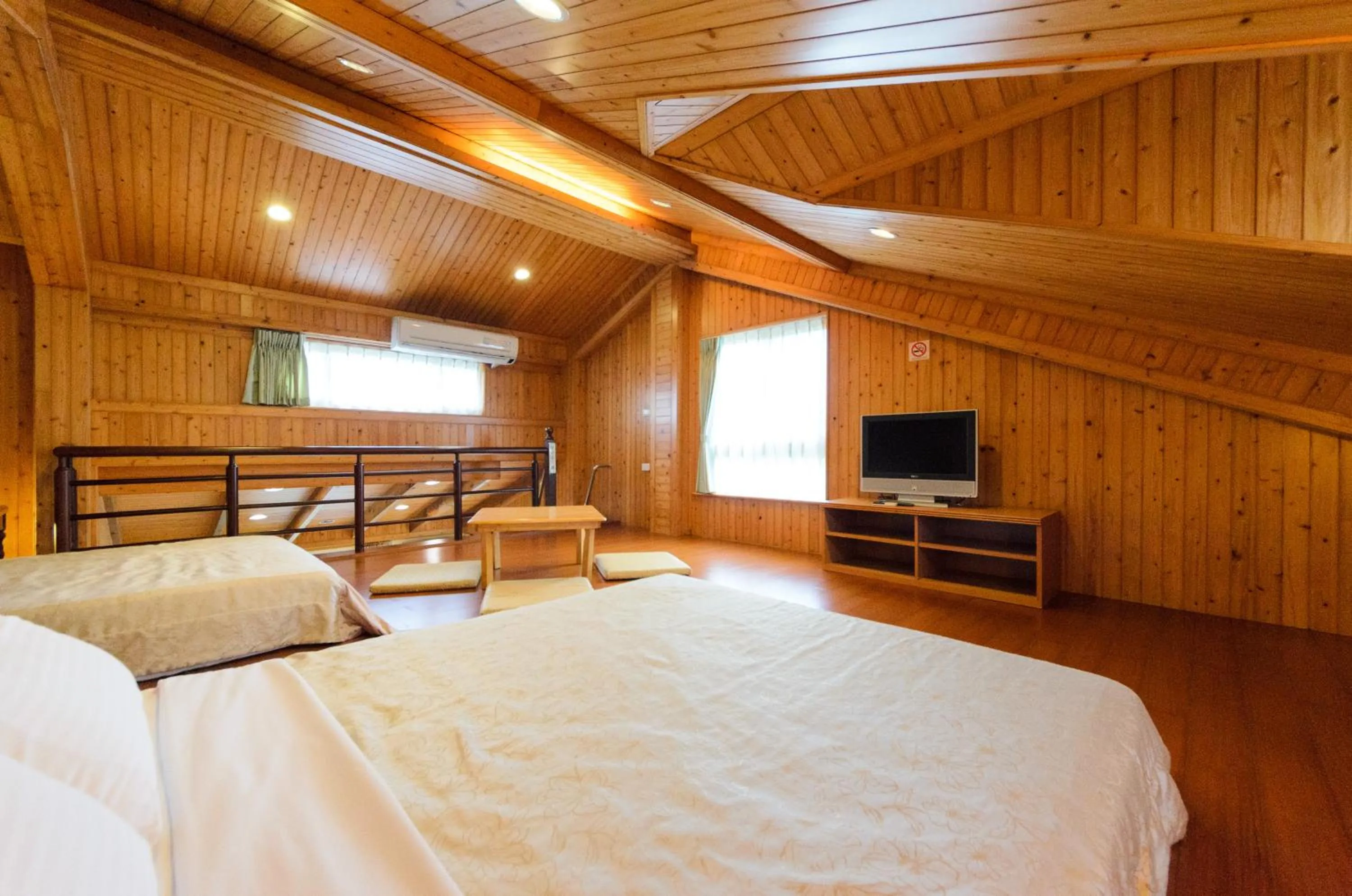 Bedroom, Bed in Yosemite Homestay