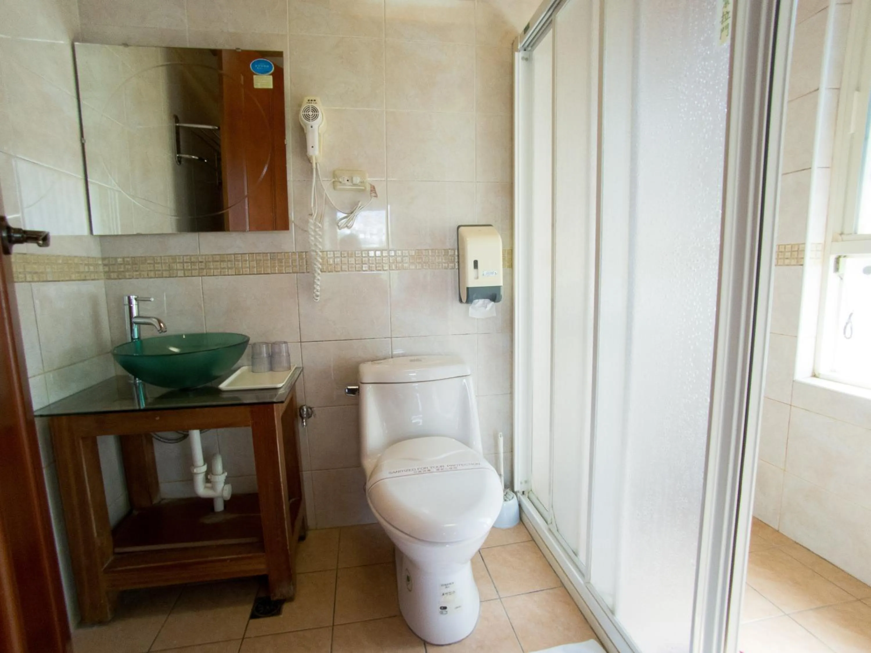 Toilet in Yosemite Homestay