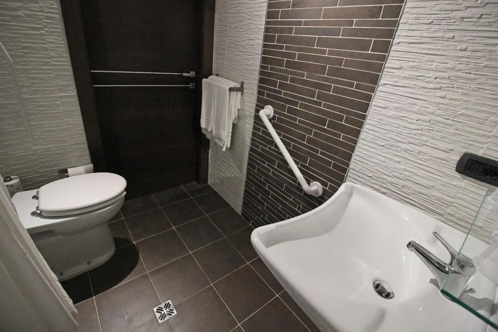 Hotel Charter
