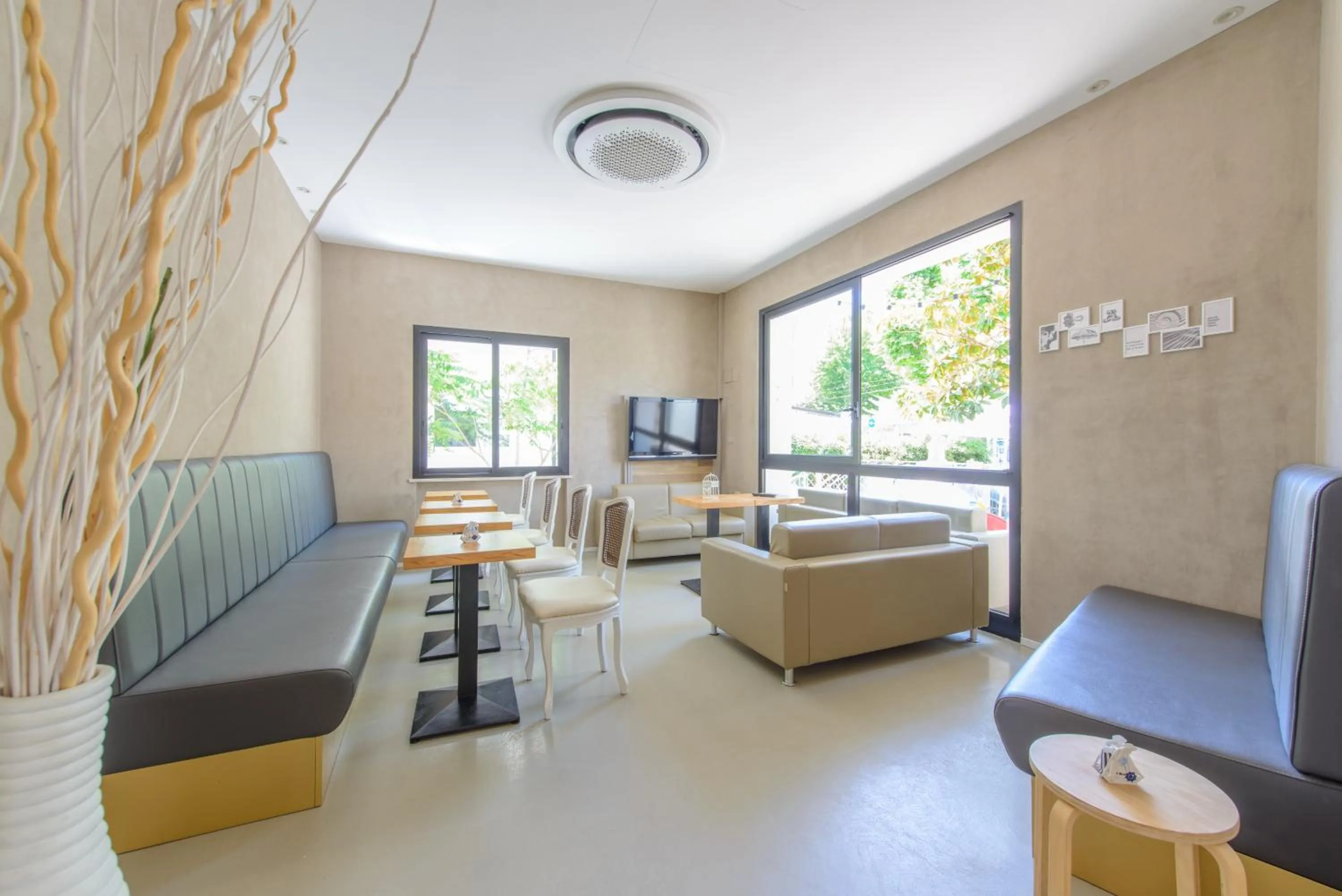 Communal lounge/ TV room in Hotel Nuova Medusa Rimini