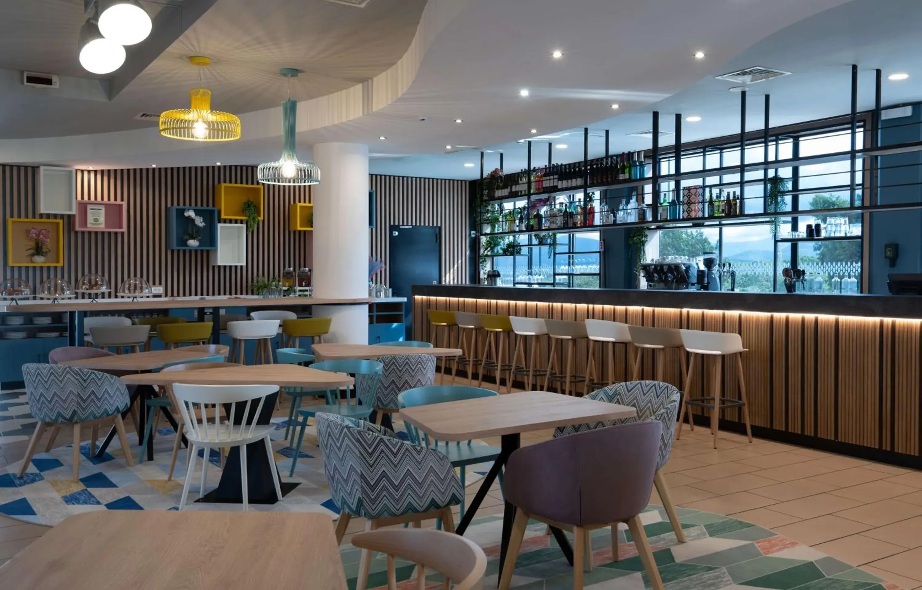 Lounge or bar in Hampton by Hilton Rome North Fiano Romano Lounge or bar in Hampton by Hilton Rome North Fiano Romano