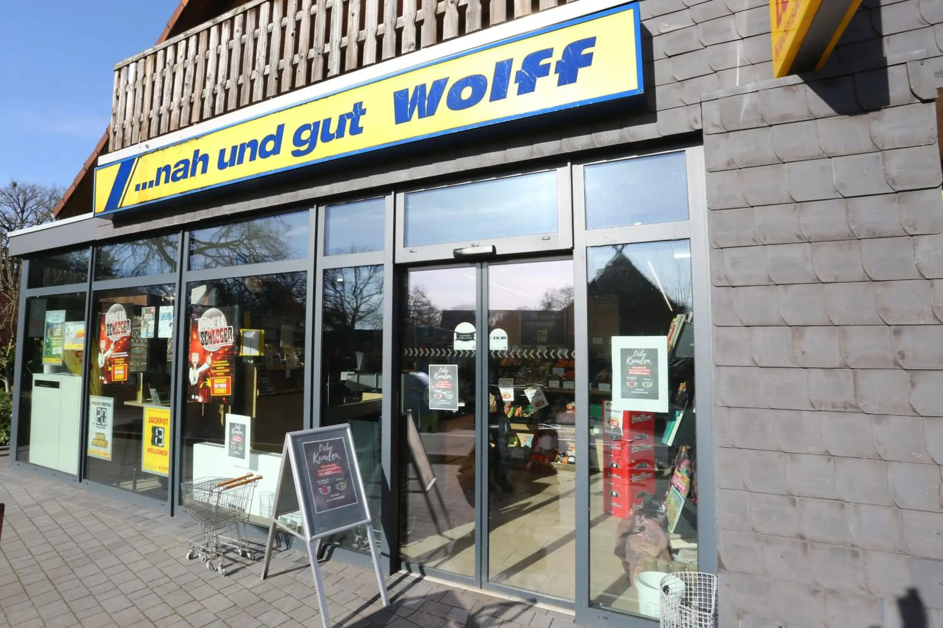 Facade/entrance in Hotel Zur Linde Facade/entrance in Hotel Zur Linde