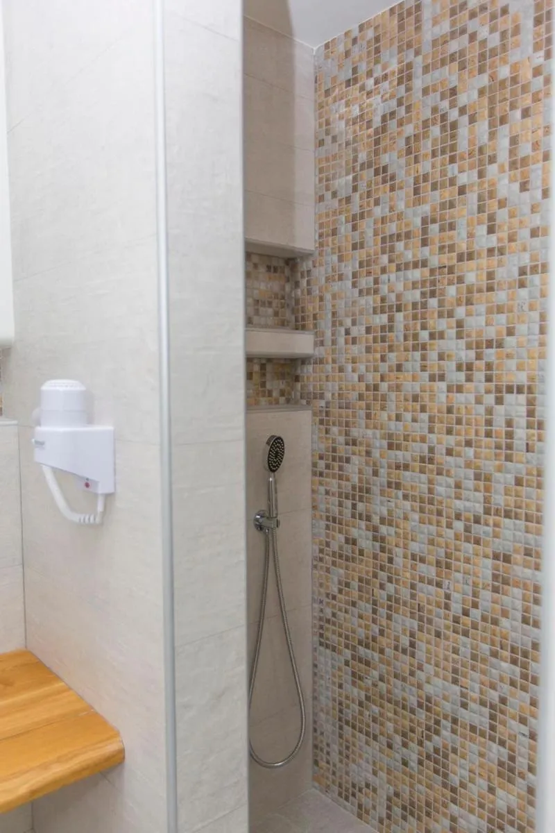 Bathroom in Glykeria