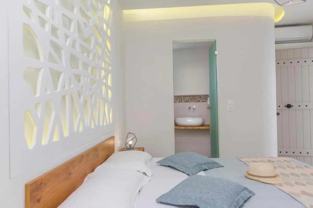 Bedroom, Bed in Glykeria