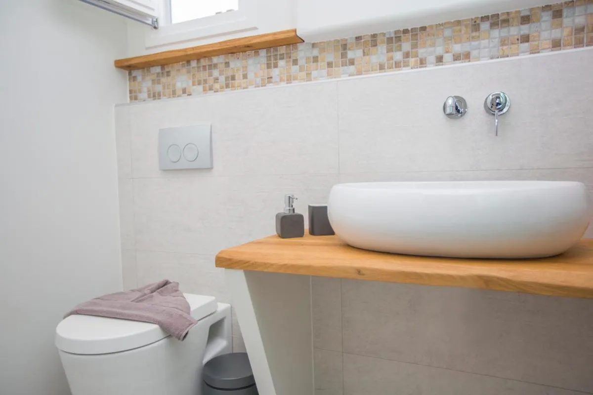 Bathroom in Glykeria