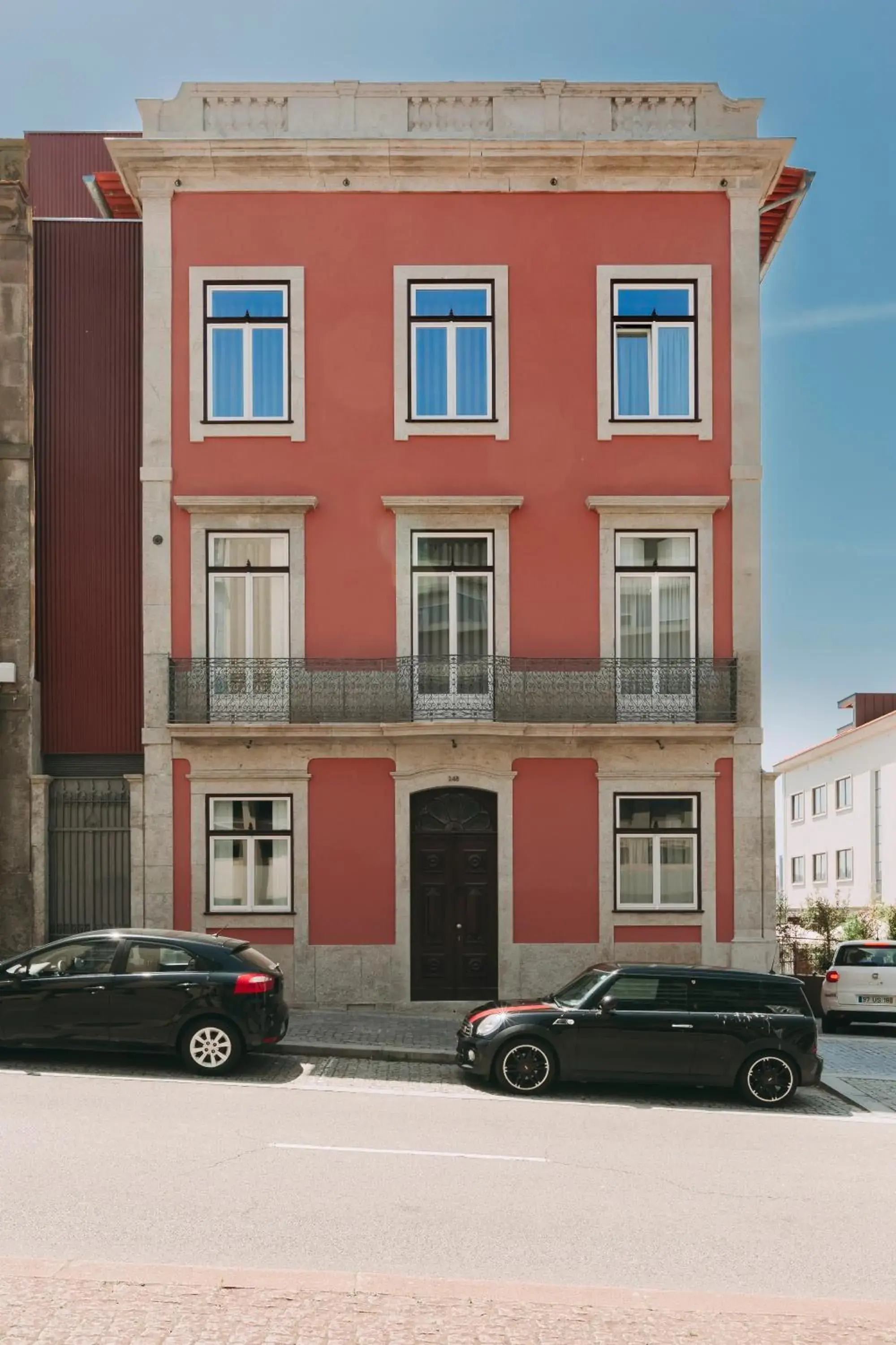 Property building in Torel Avantgarde Property building in Torel Avantgarde