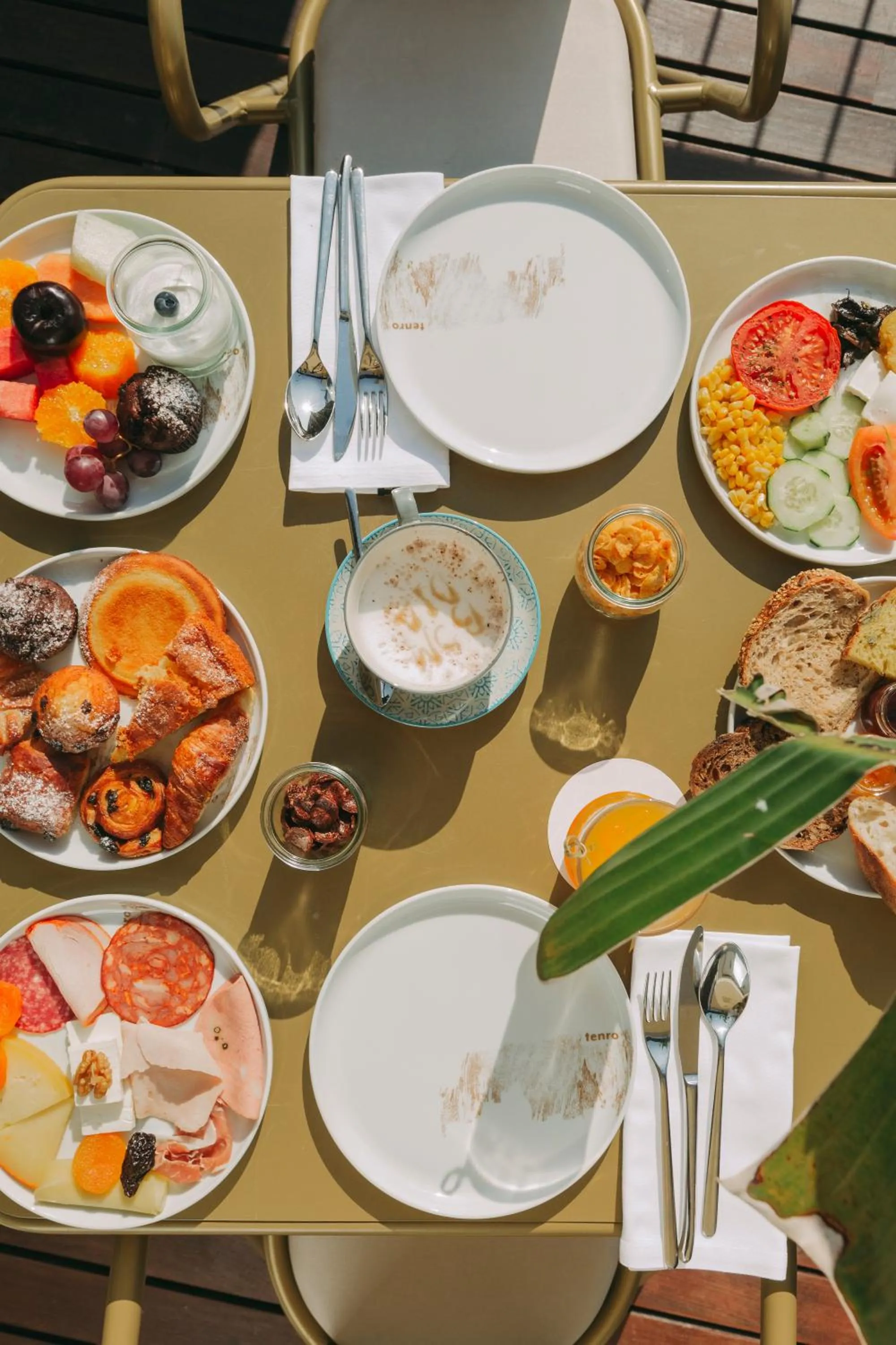 Food in Torel Avantgarde