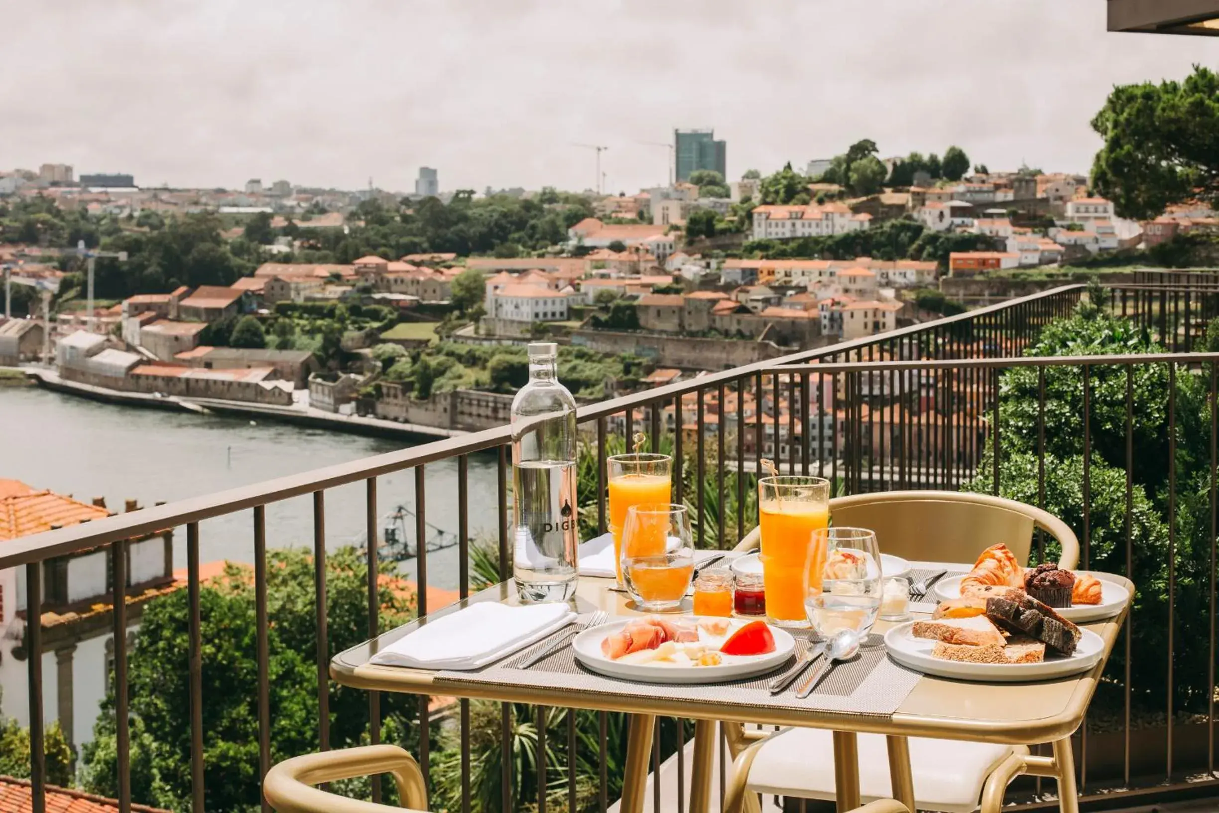 Restaurant/places to eat in Torel Avantgarde Restaurant/places to eat in Torel Avantgarde