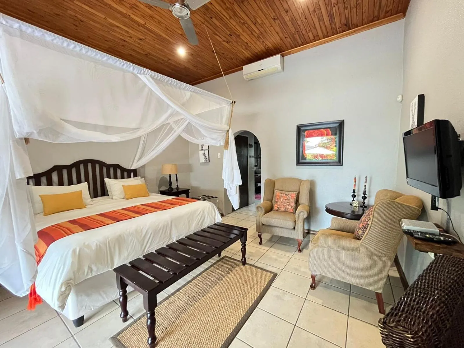 Bed in Abangane Guest Lodge