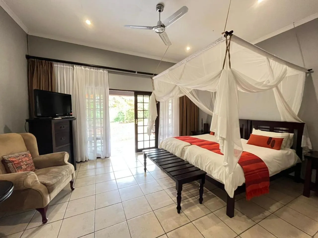 Photo of the whole room, Bed in Abangane Guest Lodge