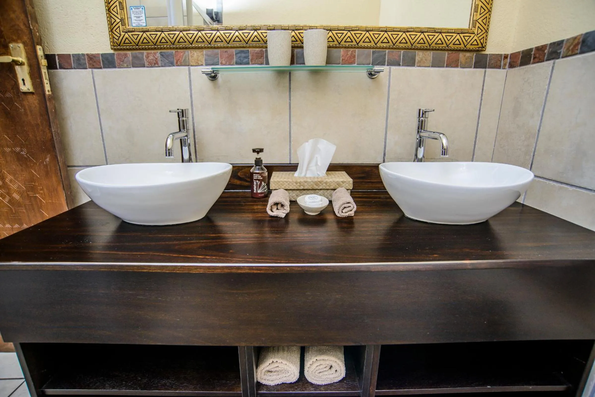 Bathroom in Abangane Guest Lodge