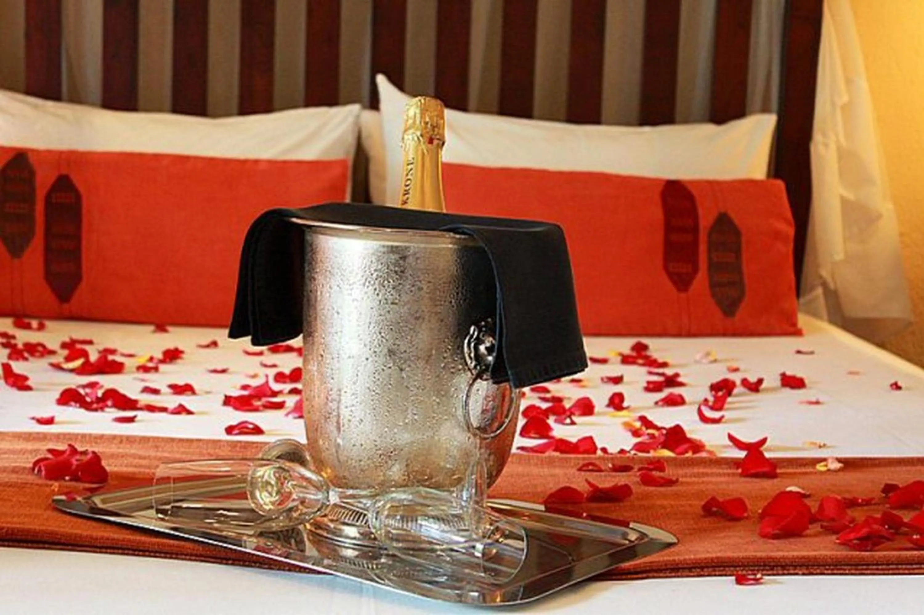 Decorative detail, Bed in Abangane Guest Lodge