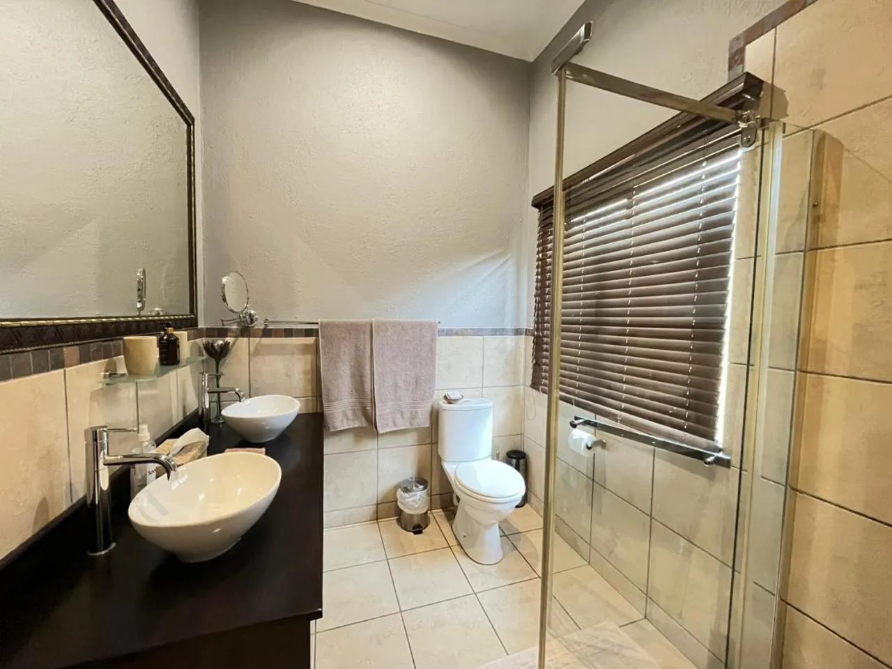 Shower in Abangane Guest Lodge