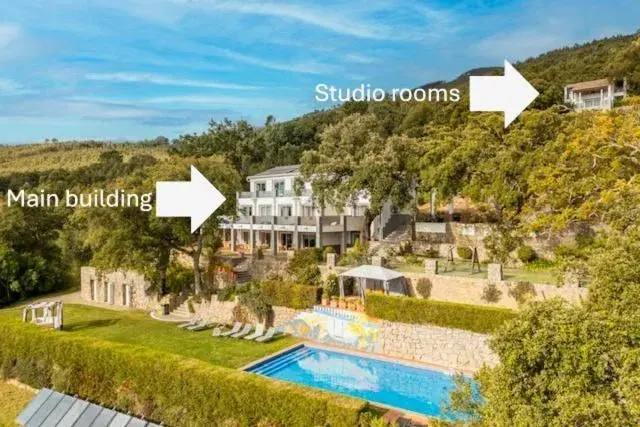 Property building in VilaFoia Property building in VilaFoia