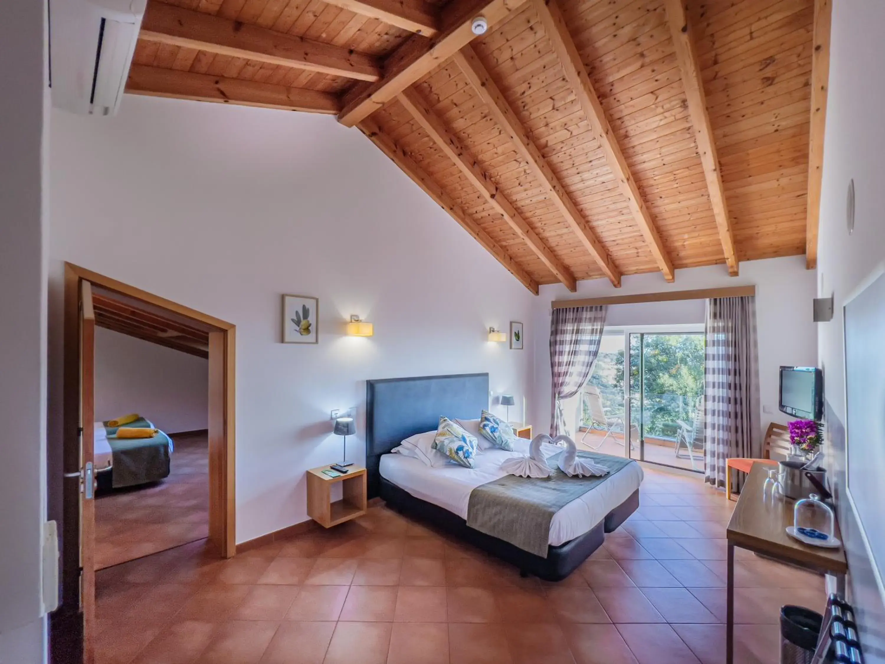 Bed in VilaFoia Bed in VilaFoia