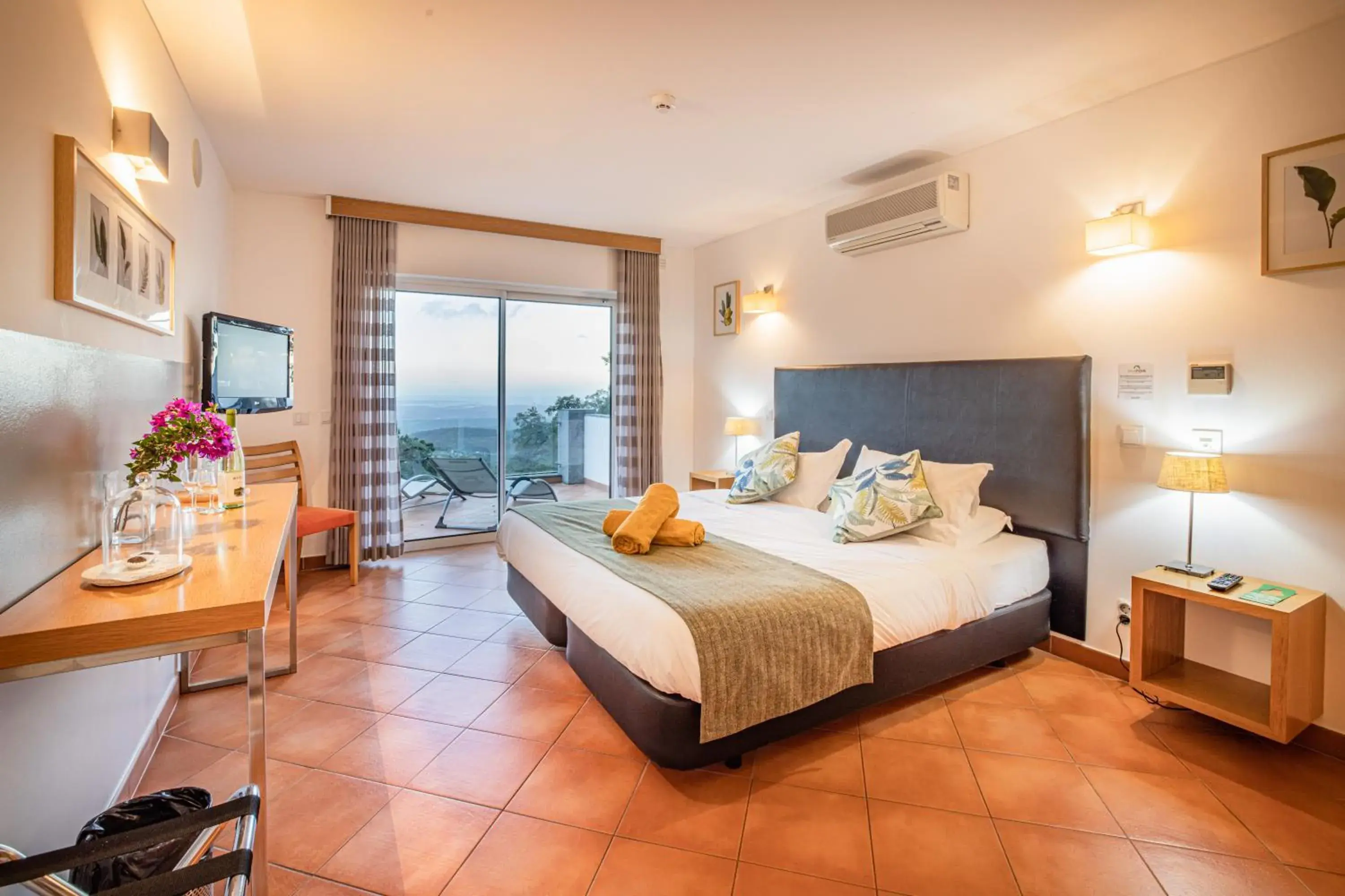 Bed in VilaFoia Bed in VilaFoia