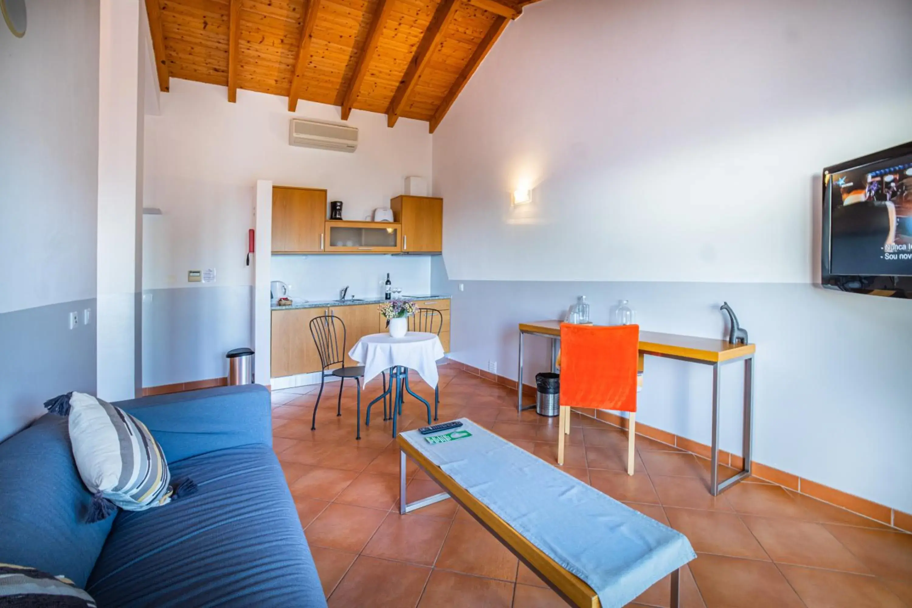 Suite with Balcony in VilaFoia Suite with Balcony in VilaFoia