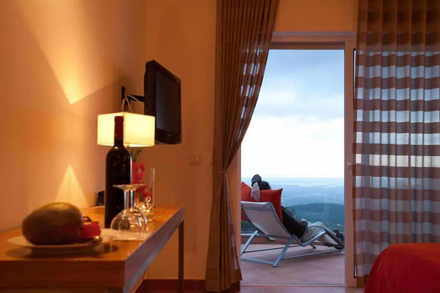 Double Room with Balcony and Panoramic View in VilaFoia Double Room with Balcony and Panoramic View in VilaFoia