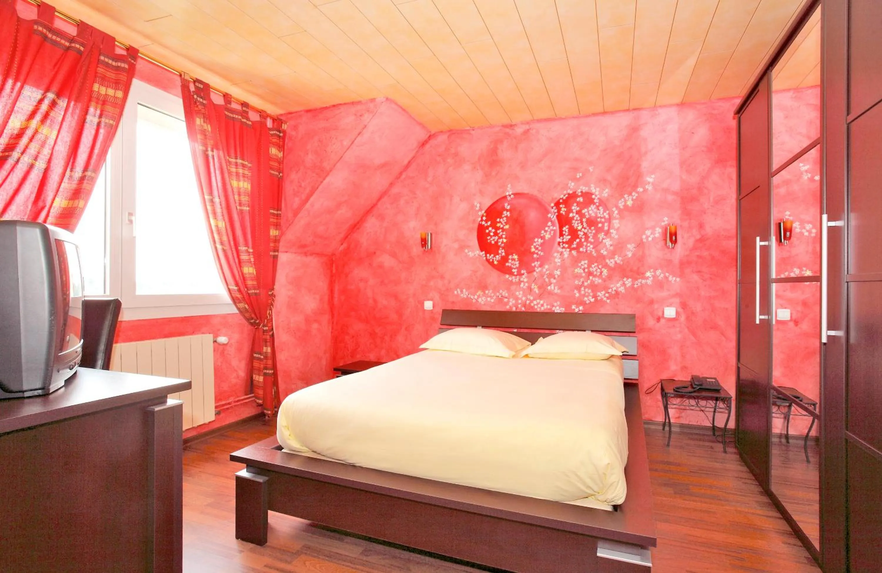 Photo of the whole room, Bed in Hotel Restaurant Champ Alsace