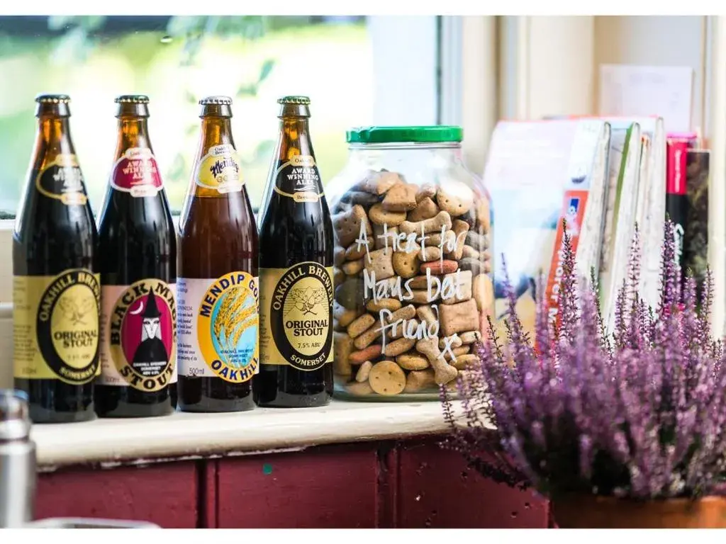 Lounge or bar in The Oakhill Inn Lounge or bar in The Oakhill Inn