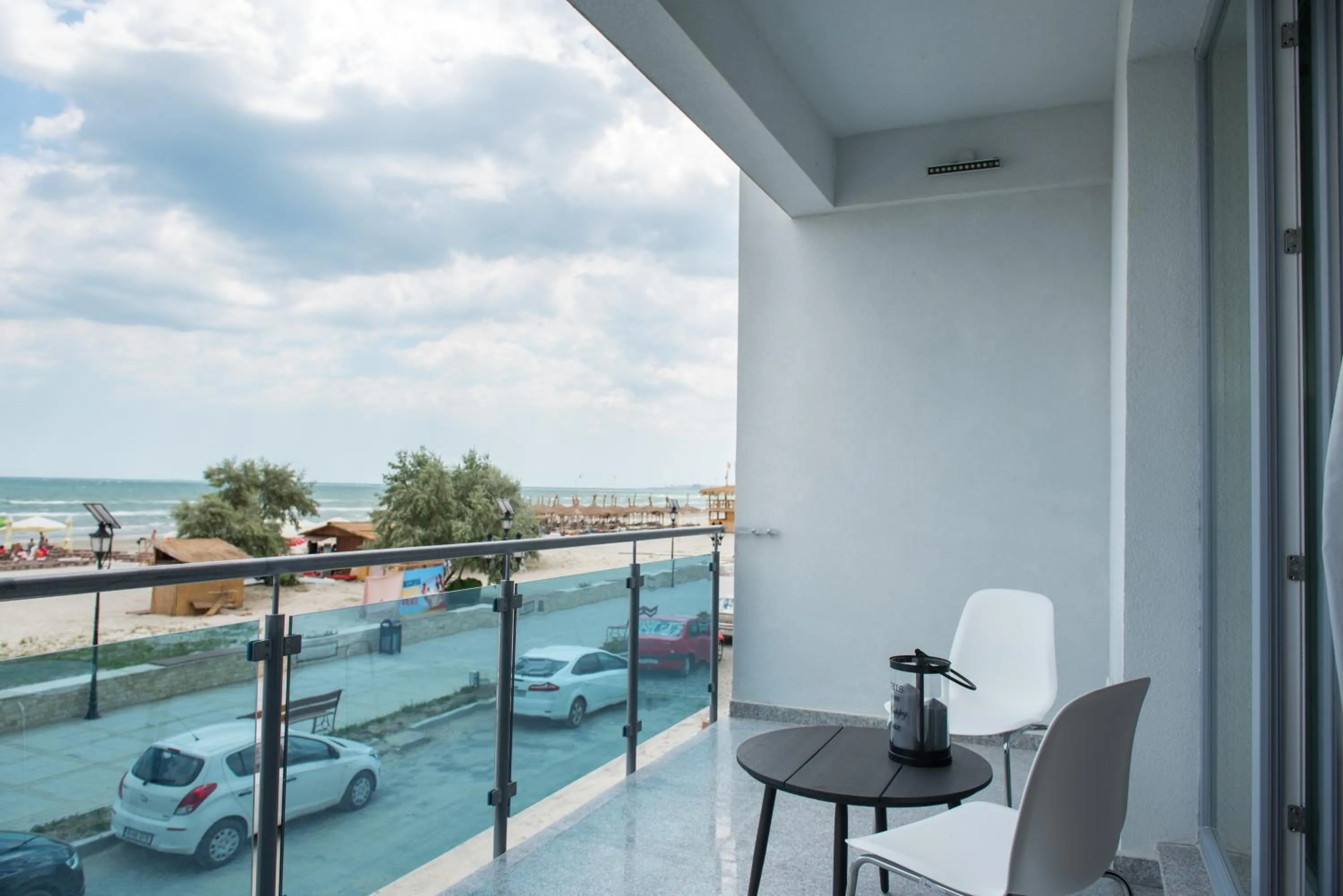 WAVE 1 Promenada Apartments