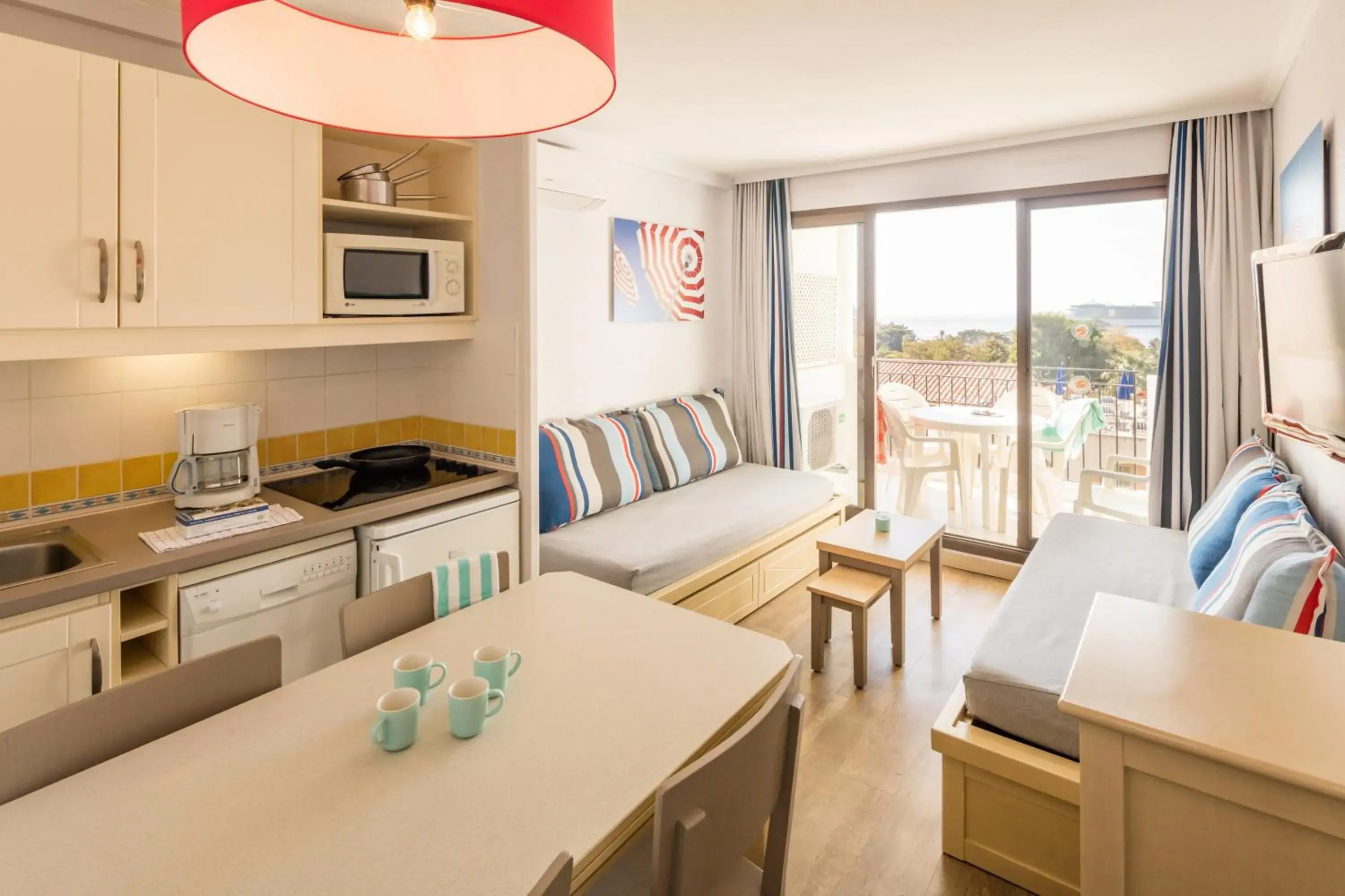 One-Bedroom Apartment with Air conditioning and Terrace or Balcony (4 People) - Sea View in Résidence Pierre & Vacances l'Ange Gardien One-Bedroom Apartment with Air conditioning and Terrace or Balcony (4 People) - Sea View in Résidence Pierre & Vacances l'Ange Gardien