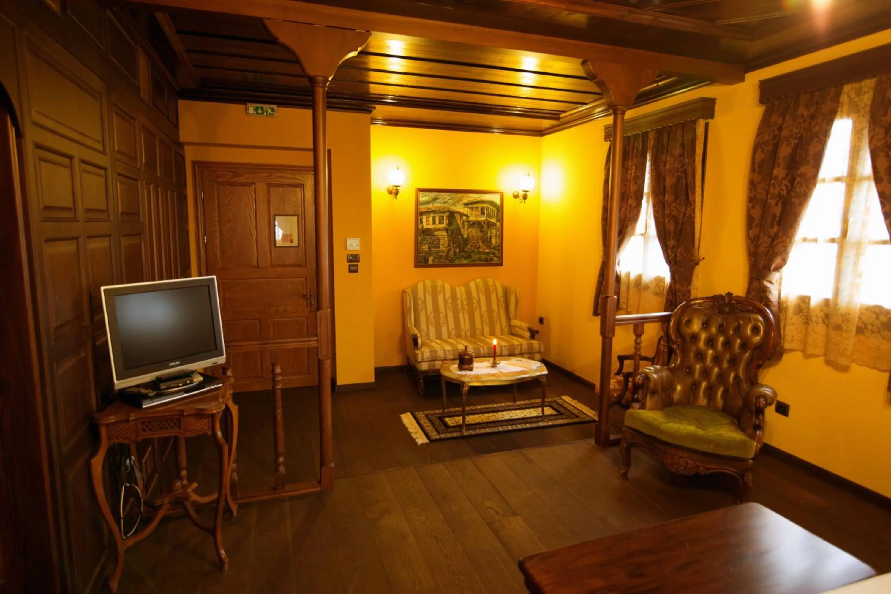 TV and multimedia in Estate Kalaitzis