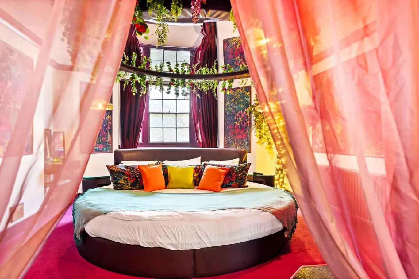 Bed in Hotel Pelirocco