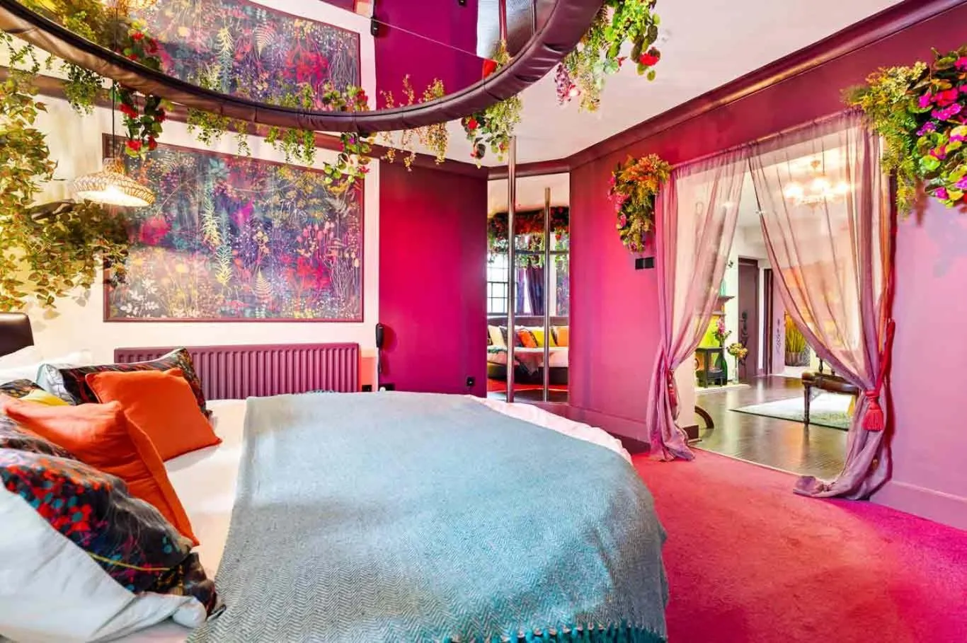 Bed in Hotel Pelirocco