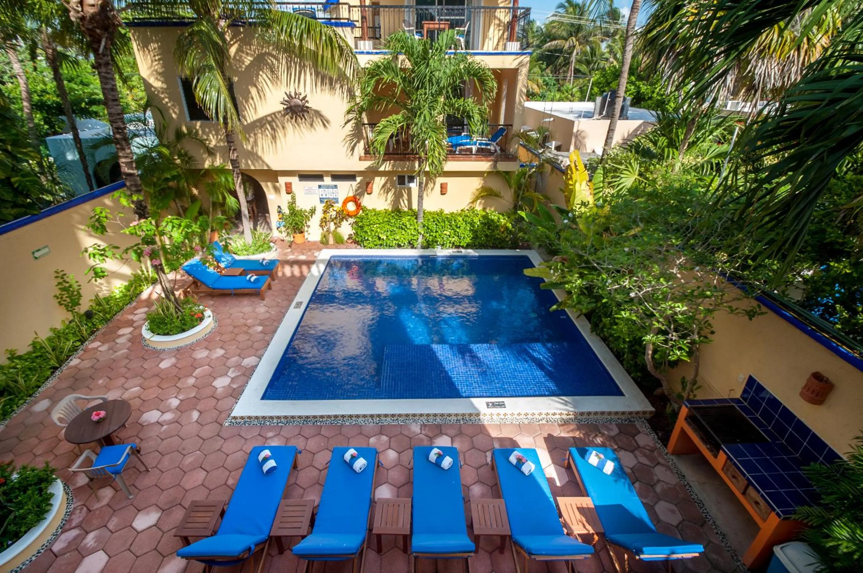 BBQ facilities in Abbey Del Sol - Beach-steps condos