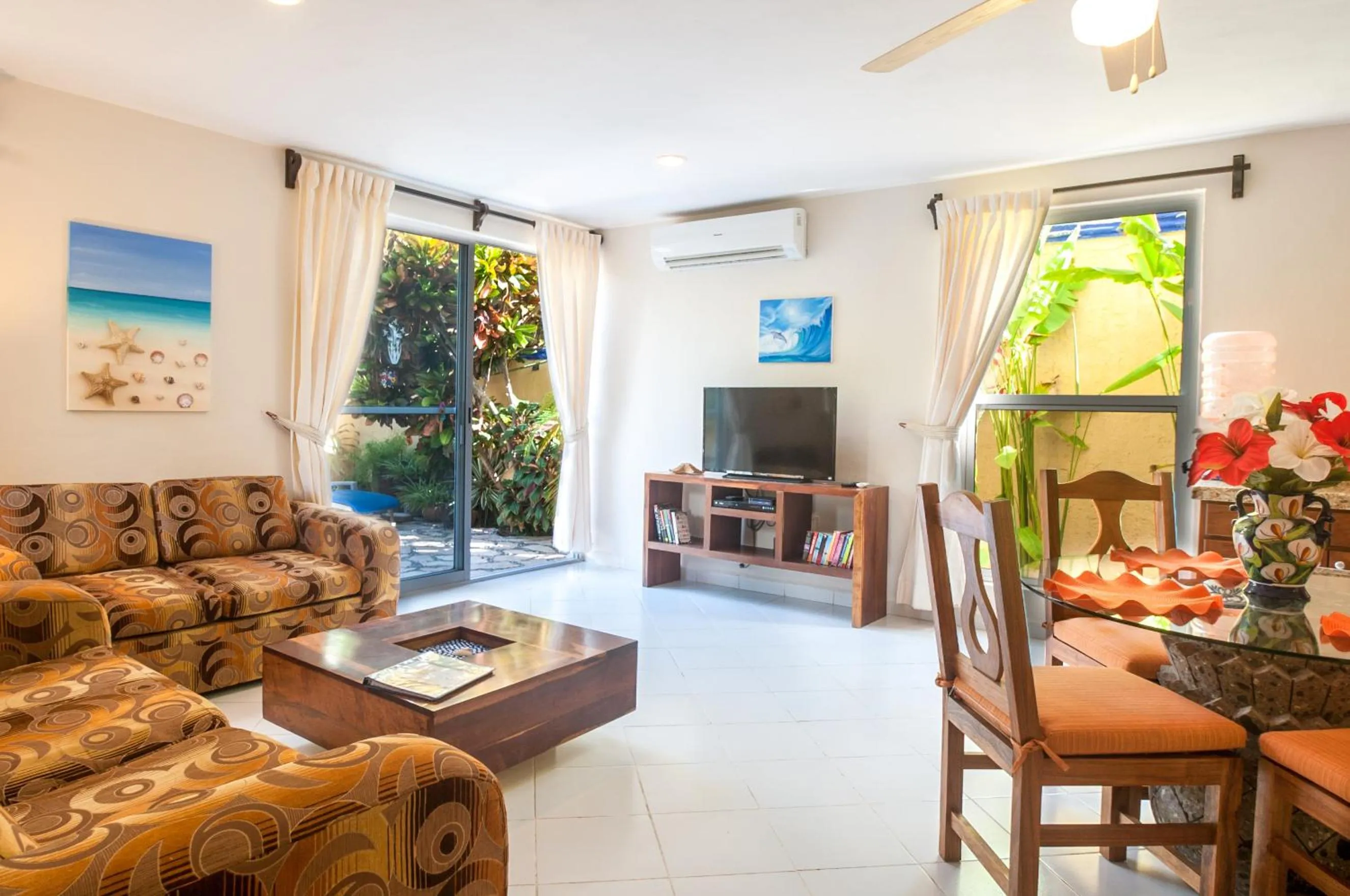Living room in Abbey Del Sol - Beach-steps condos