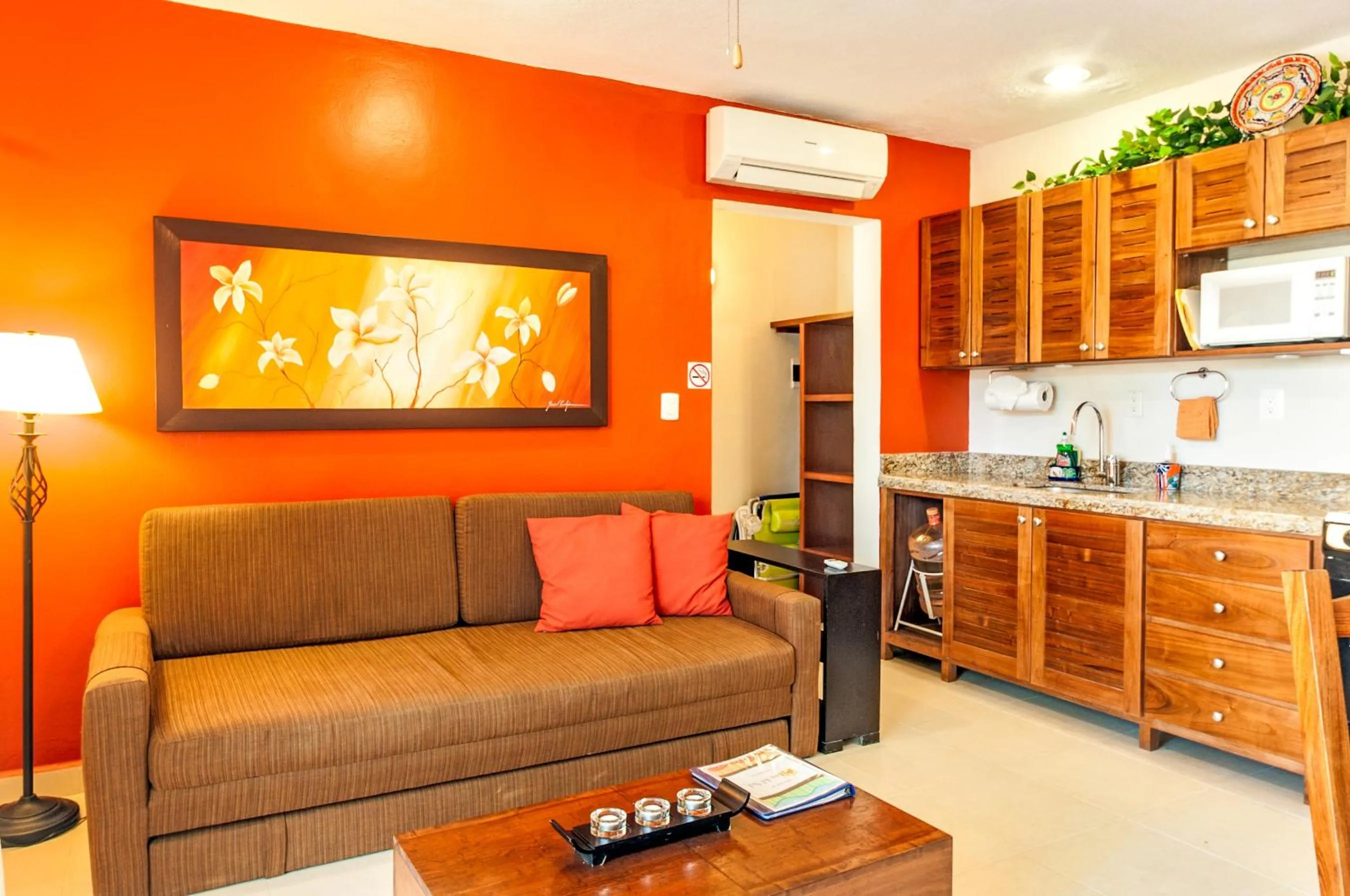 Kitchen or kitchenette in Abbey Del Sol - Beach-steps condos