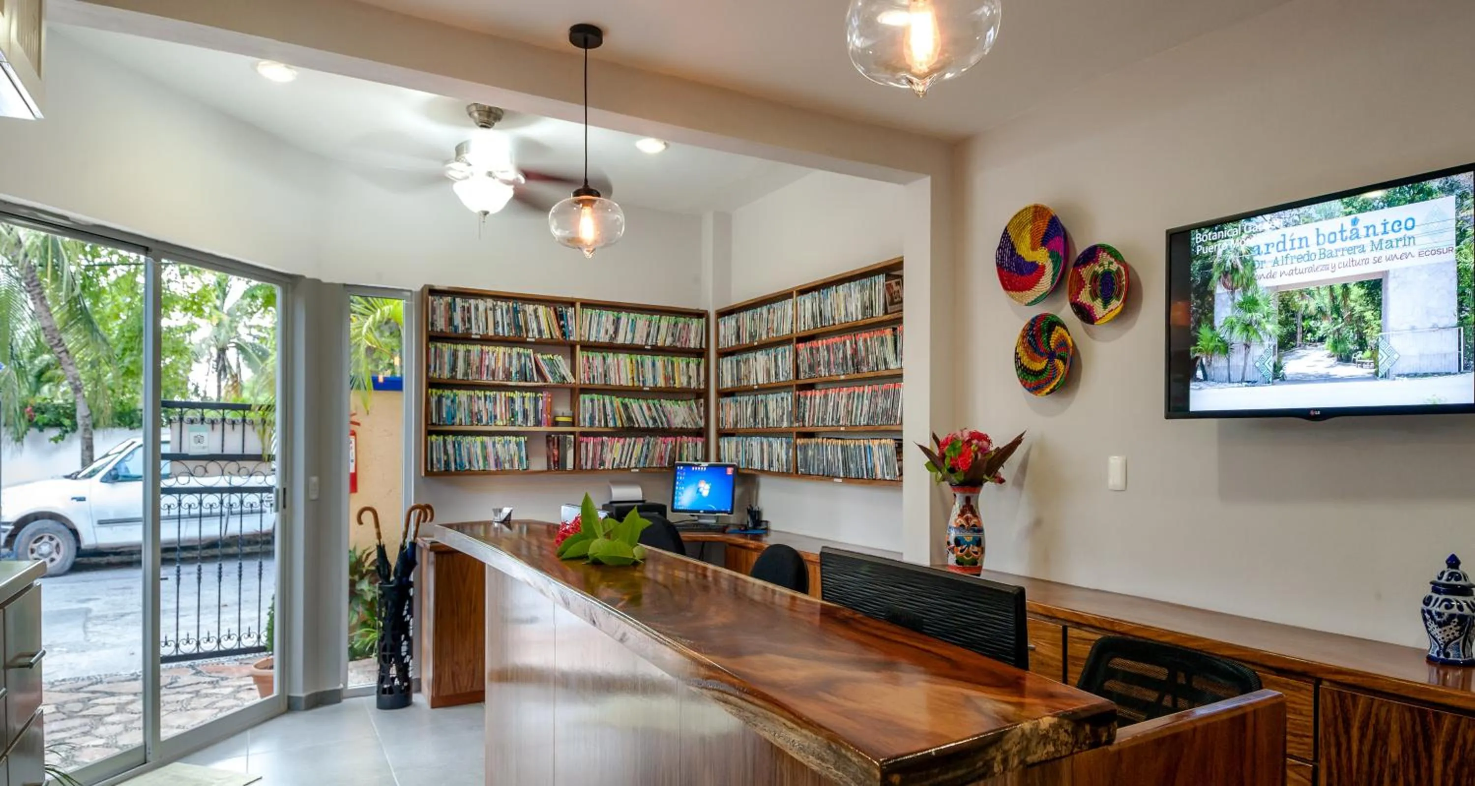 Facade/entrance in Abbey Del Sol - Beach-steps condos