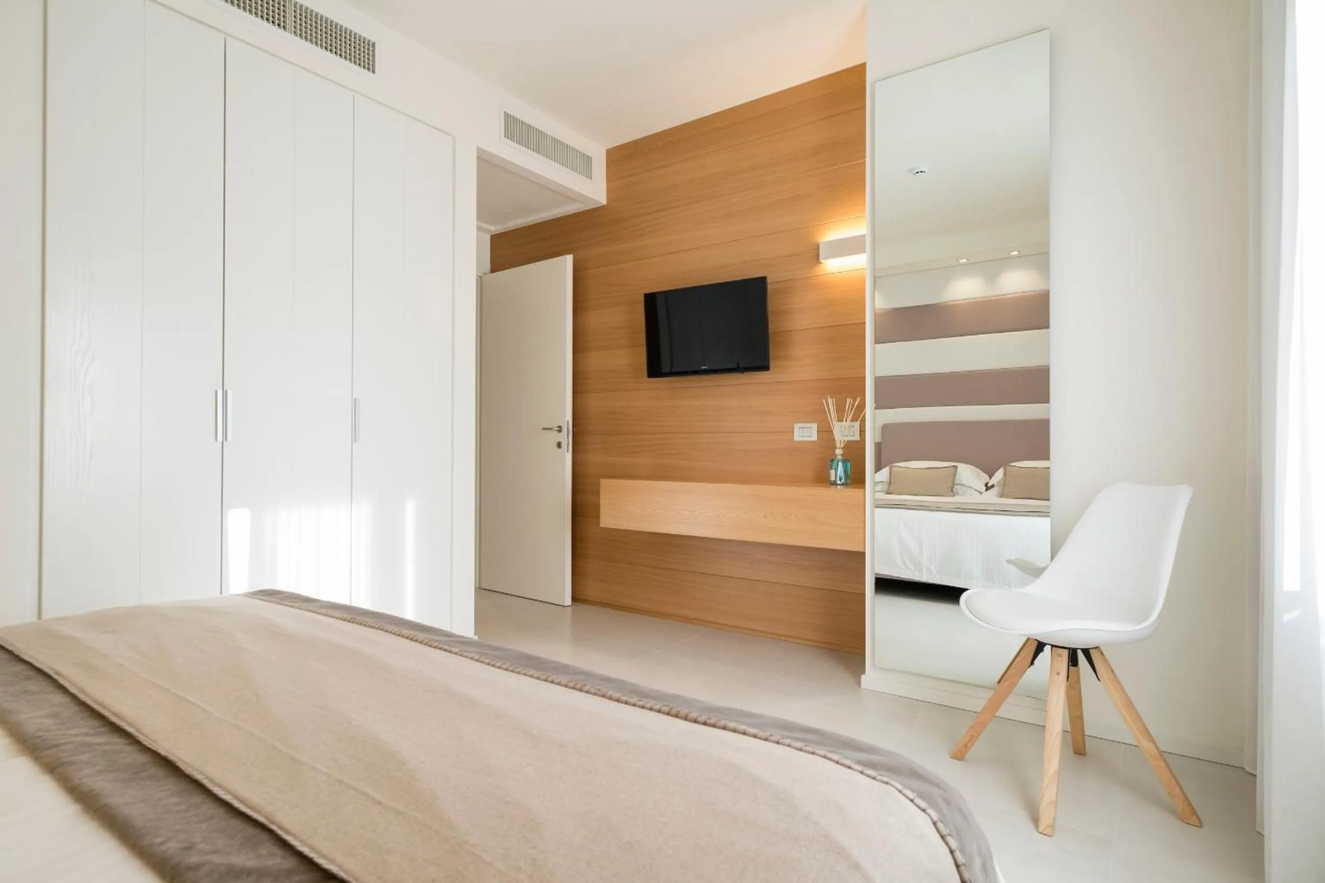 Bedroom, Bed in Metropol Ceccarini Suite - Luxury apartments