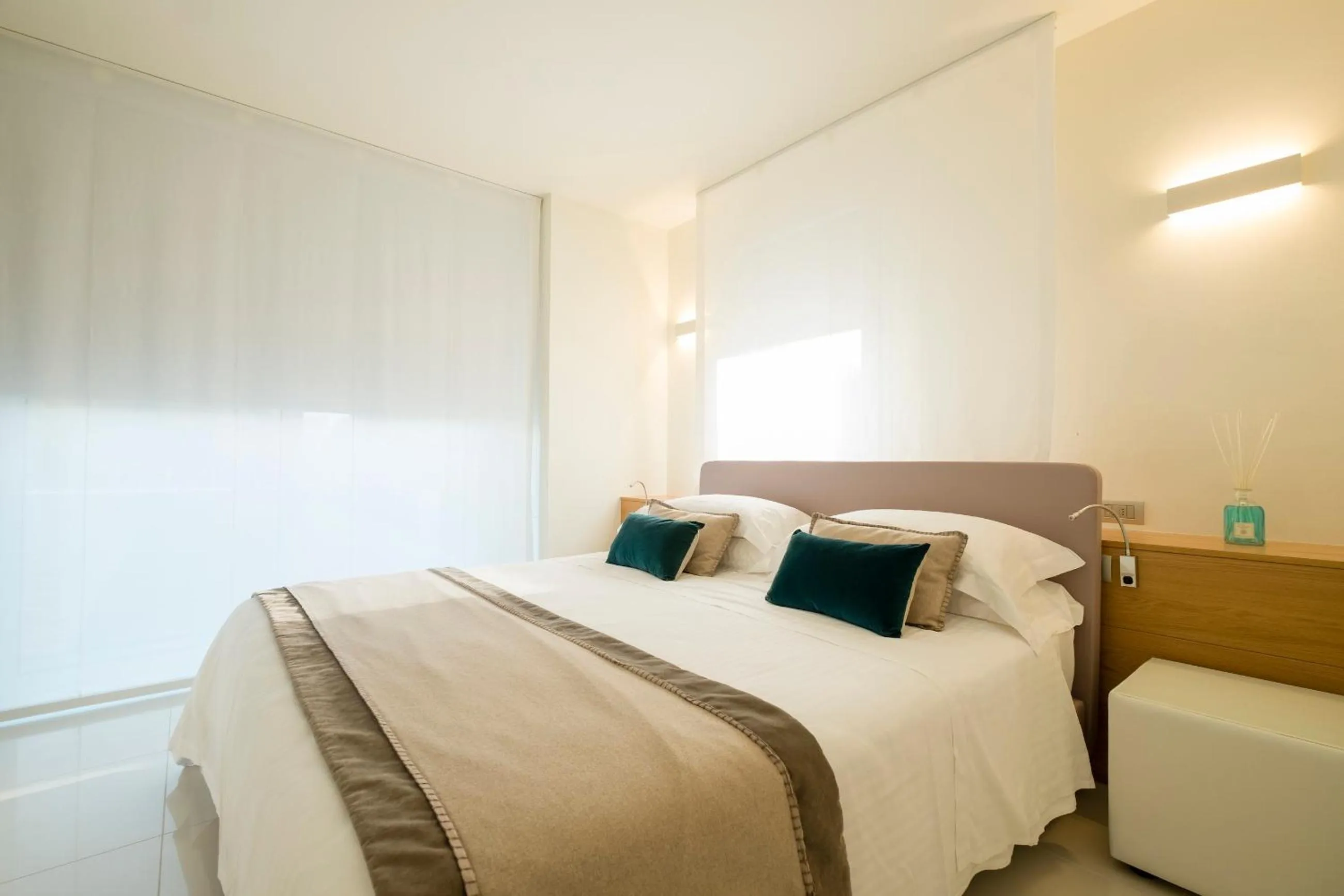 Bedroom, Bed in Metropol Ceccarini Suite - Luxury apartments