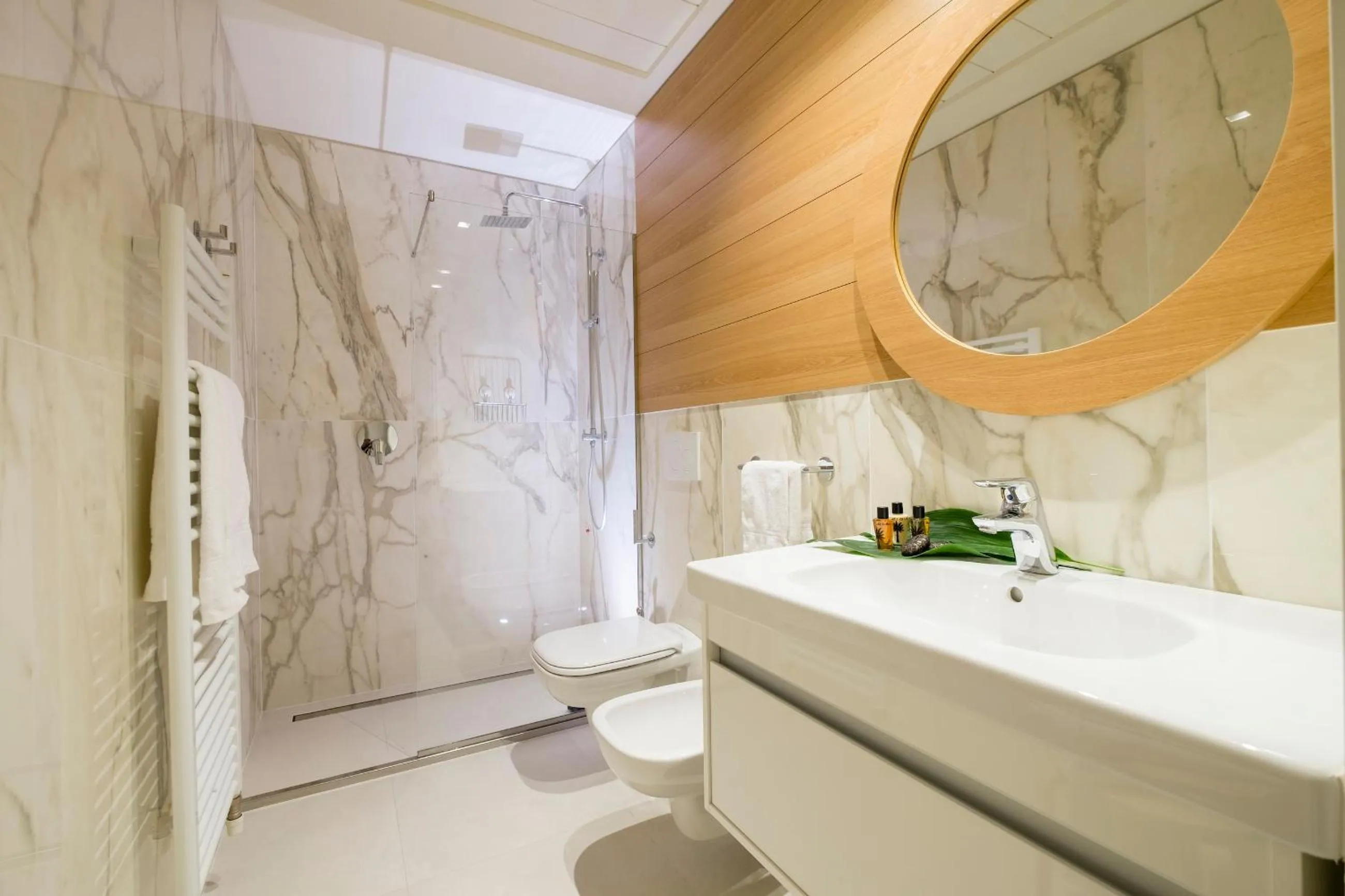 Bathroom in Metropol Ceccarini Suite - Luxury apartments